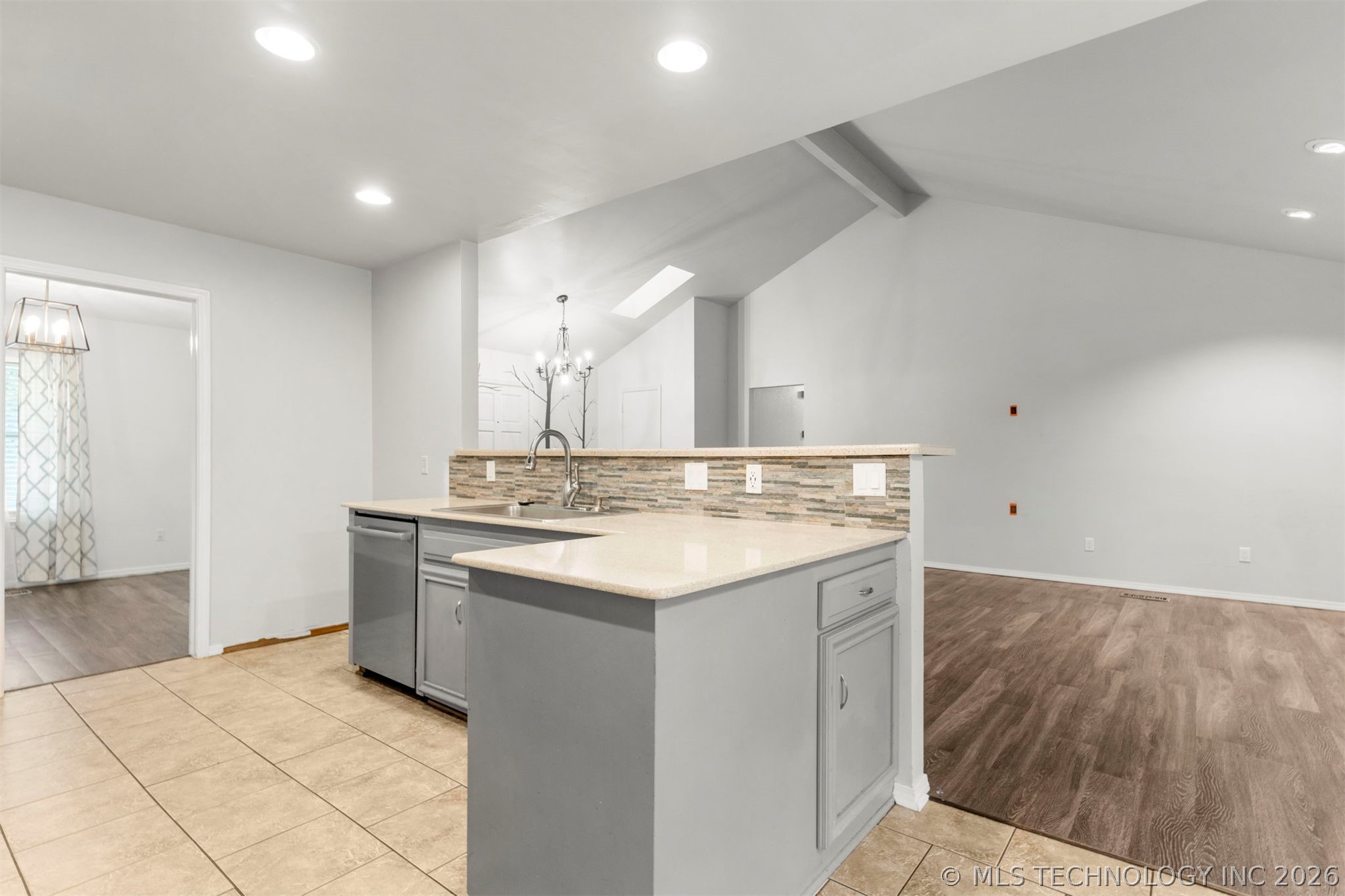 6715 E 95th Street Property Photo 14