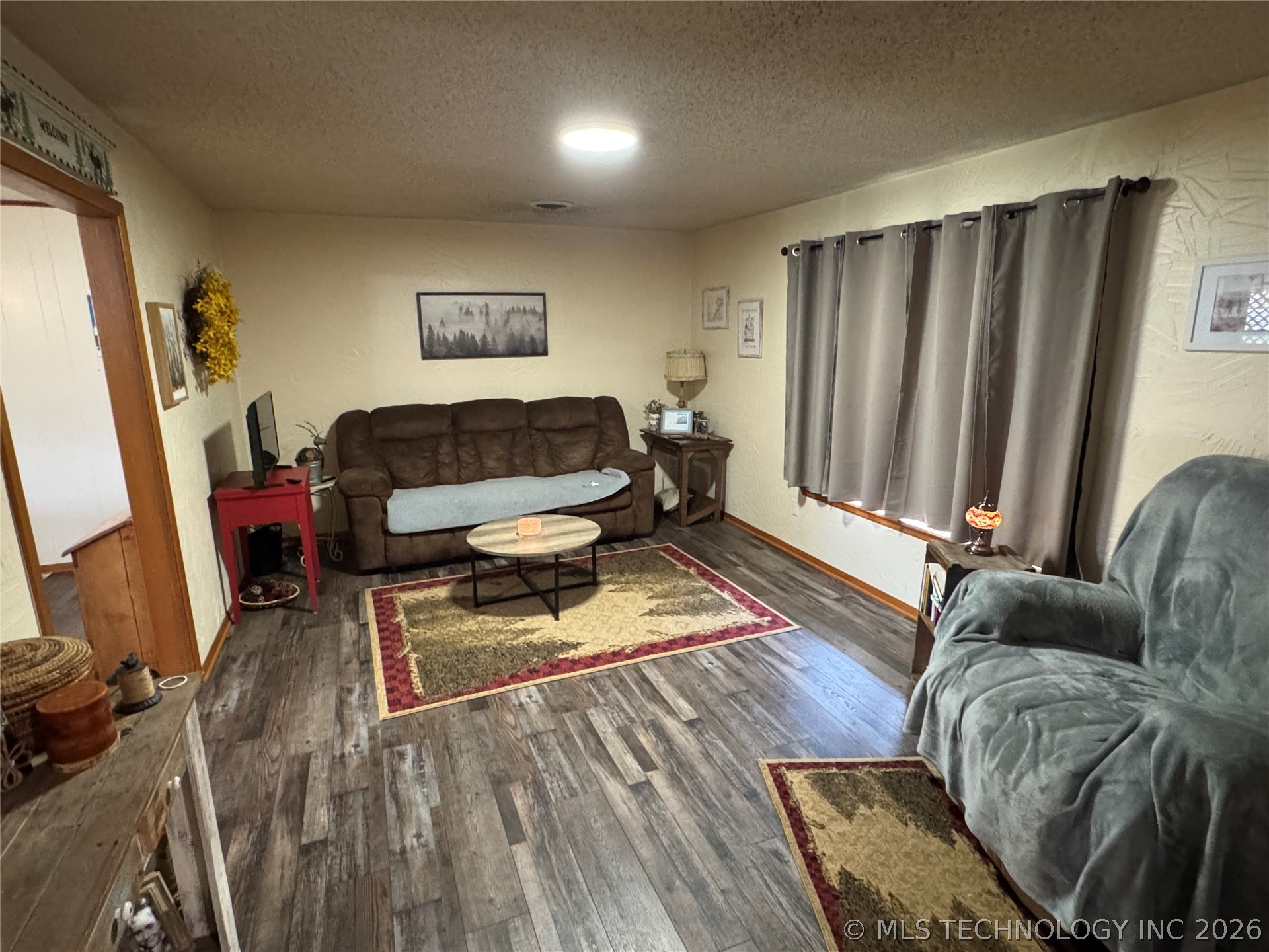 707 W Creek Street Property Photo 2
