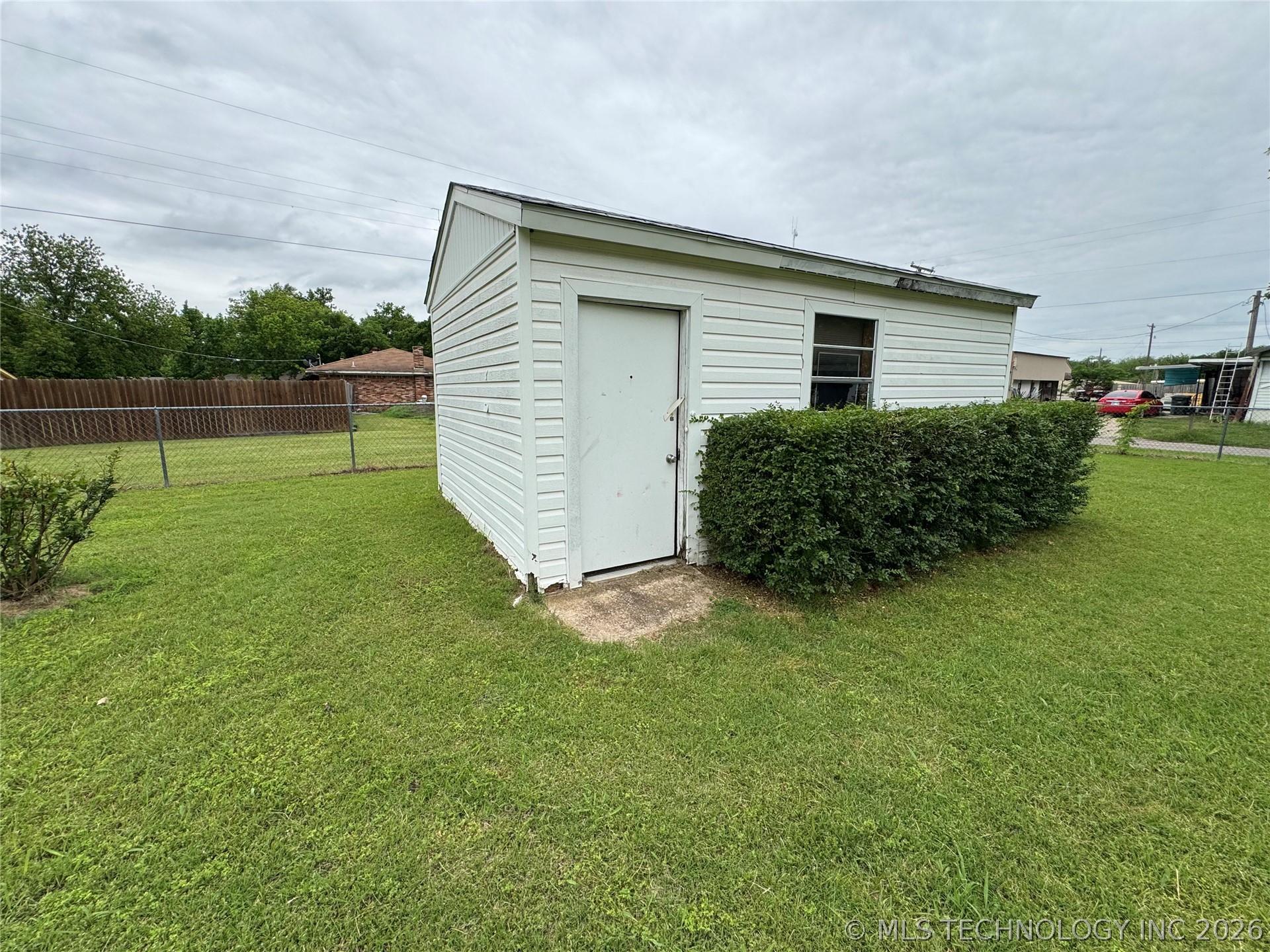 707 W Creek Street Property Photo 15