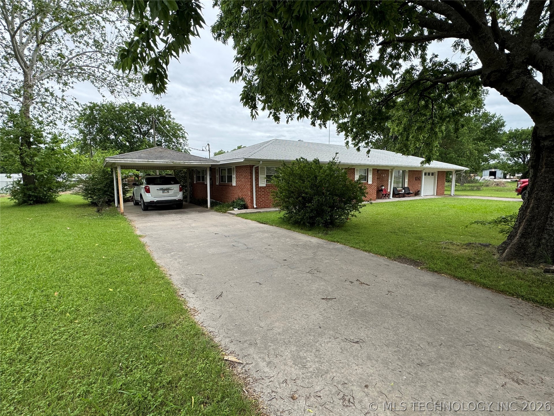 707 W Creek Street Property Photo 17