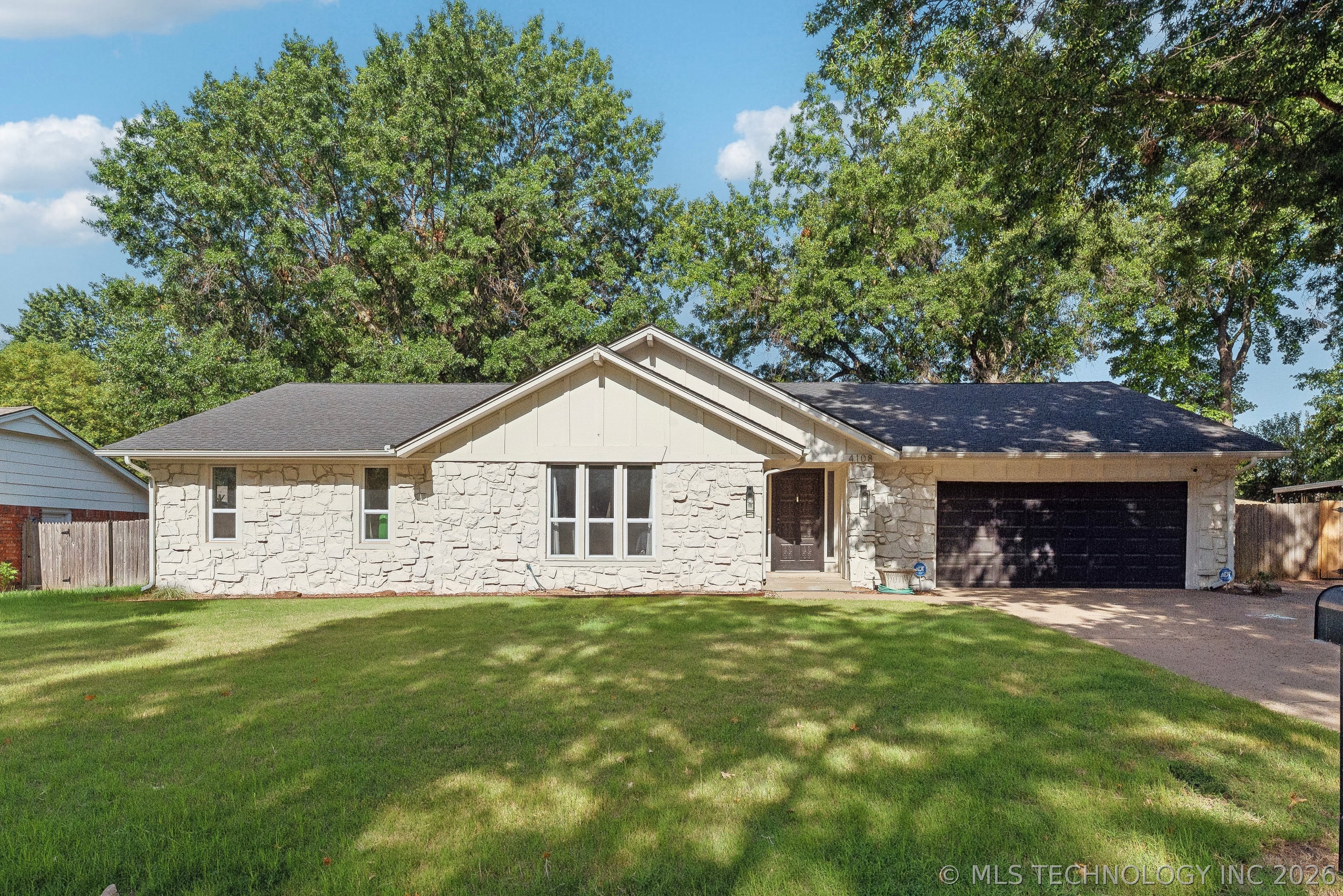 4108 S Juniper Avenue Property Photo 1