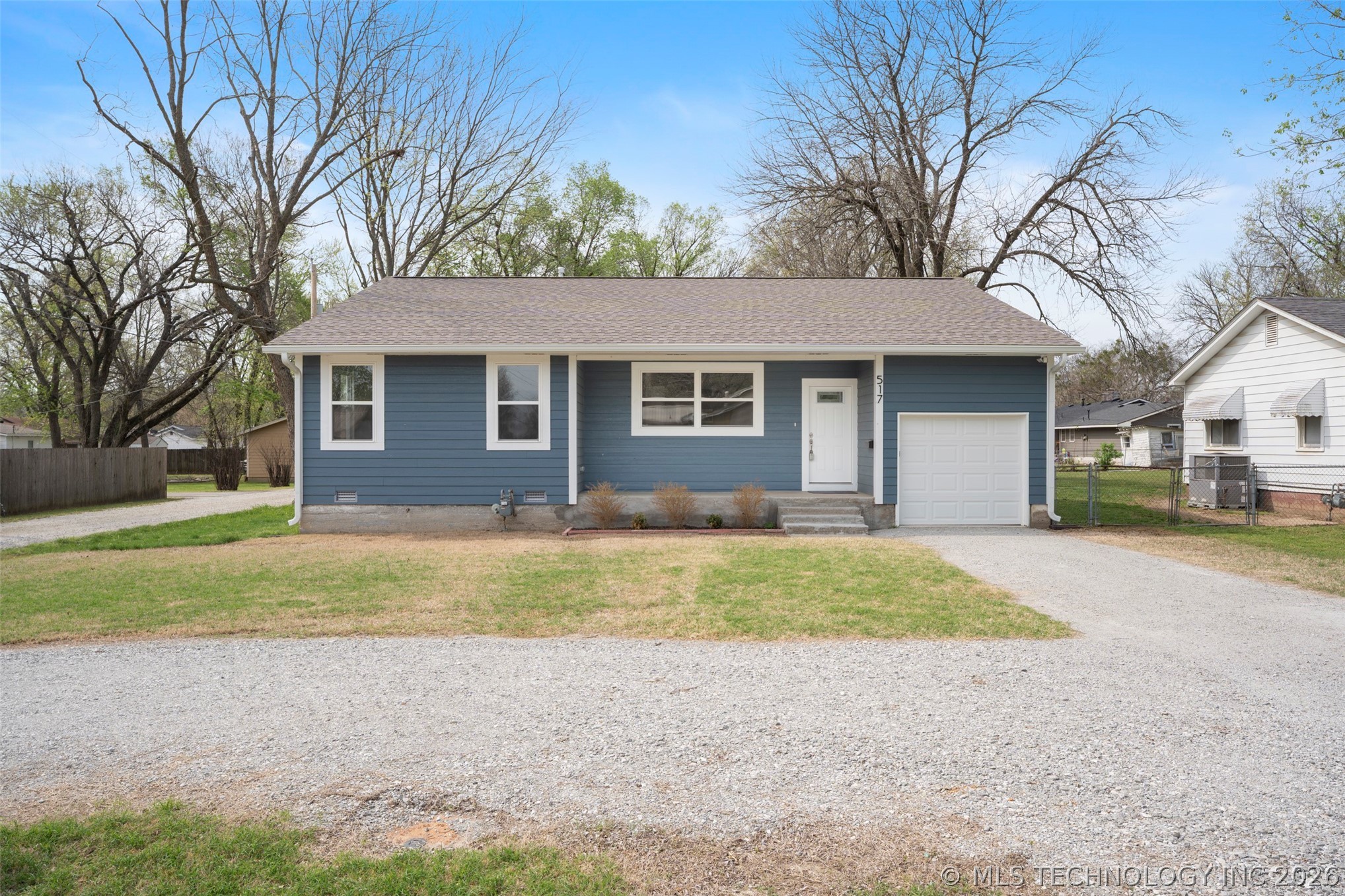 517 W Clyde Avenue Property Photo 1