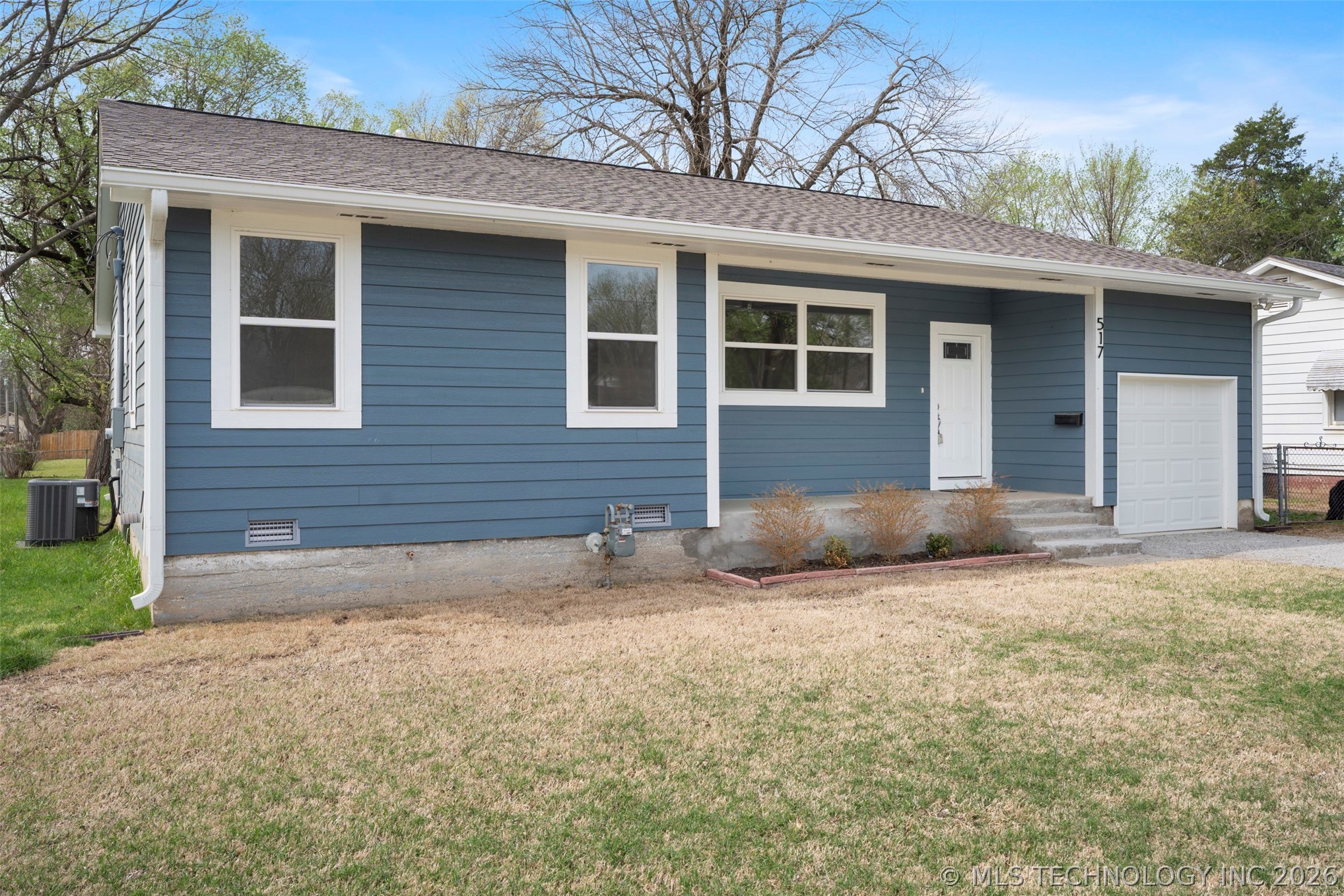 517 W Clyde Avenue Property Photo 2