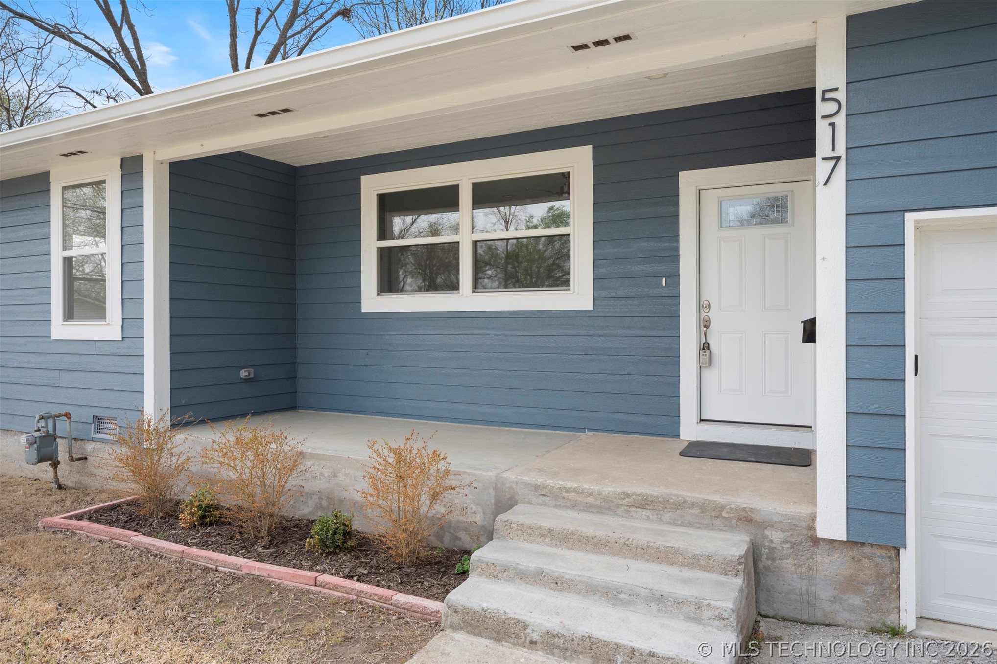 517 W Clyde Avenue Property Photo 3