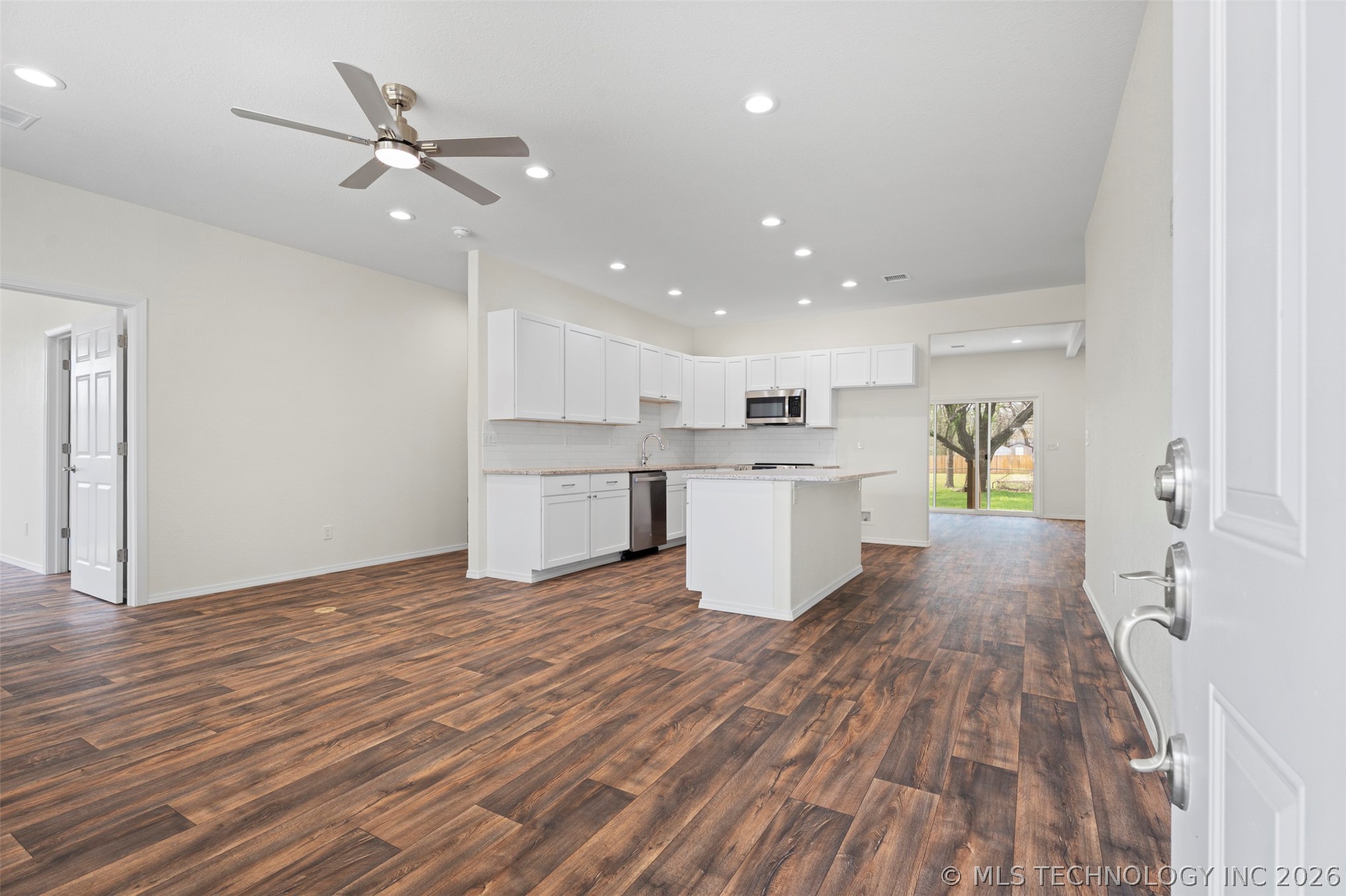 517 W Clyde Avenue Property Photo 4
