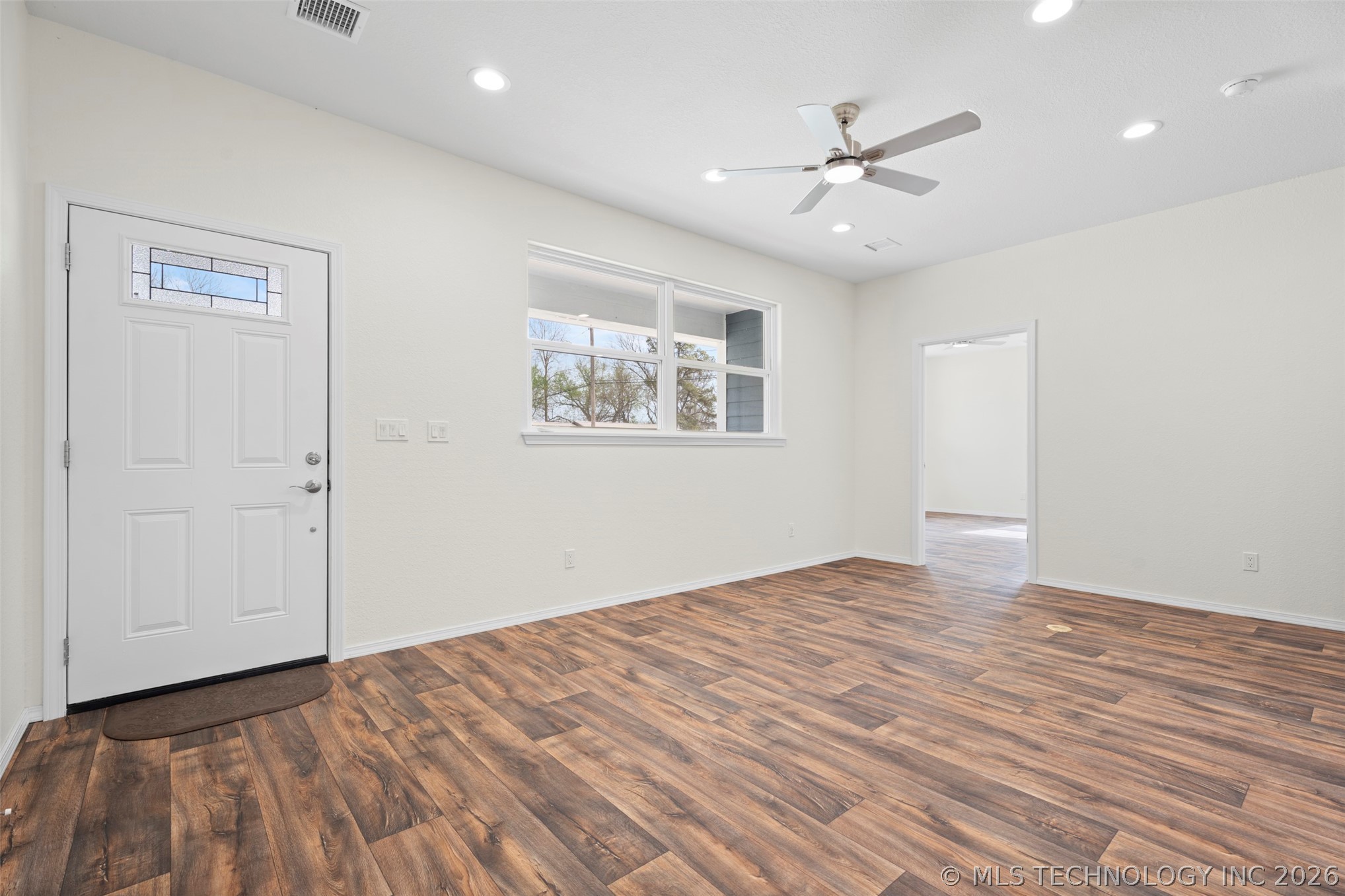517 W Clyde Avenue Property Photo 5
