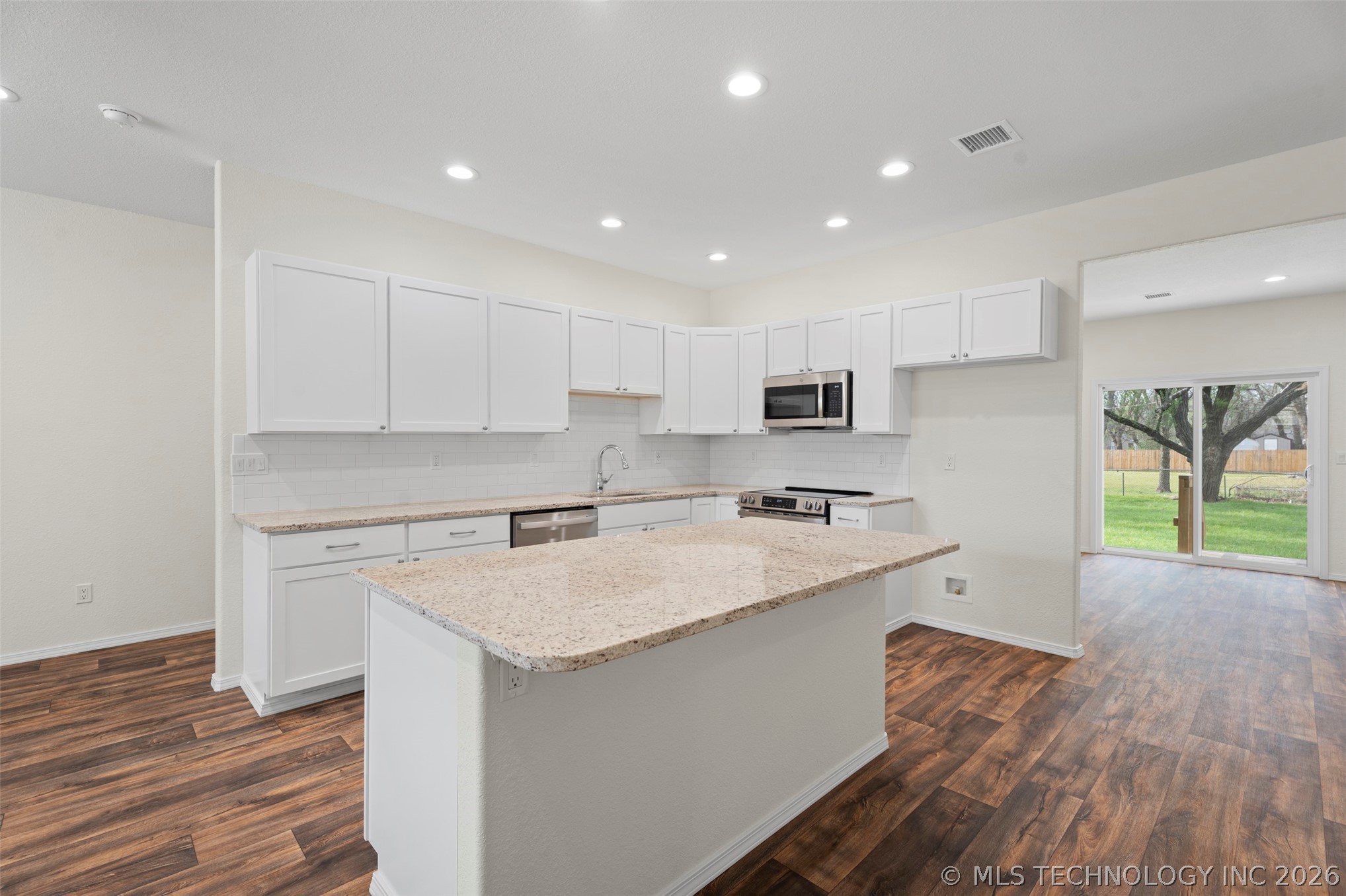 517 W Clyde Avenue Property Photo 6