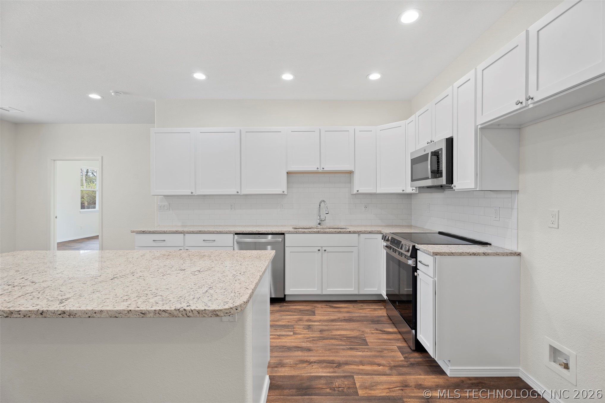 517 W Clyde Avenue Property Photo 7
