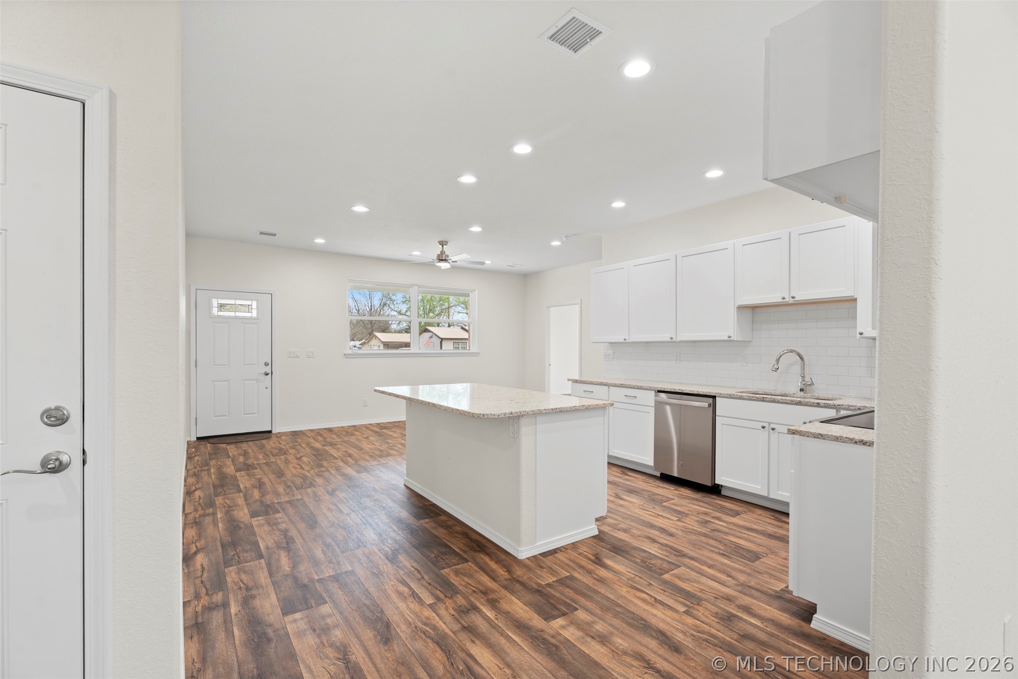 517 W Clyde Avenue Property Photo 9