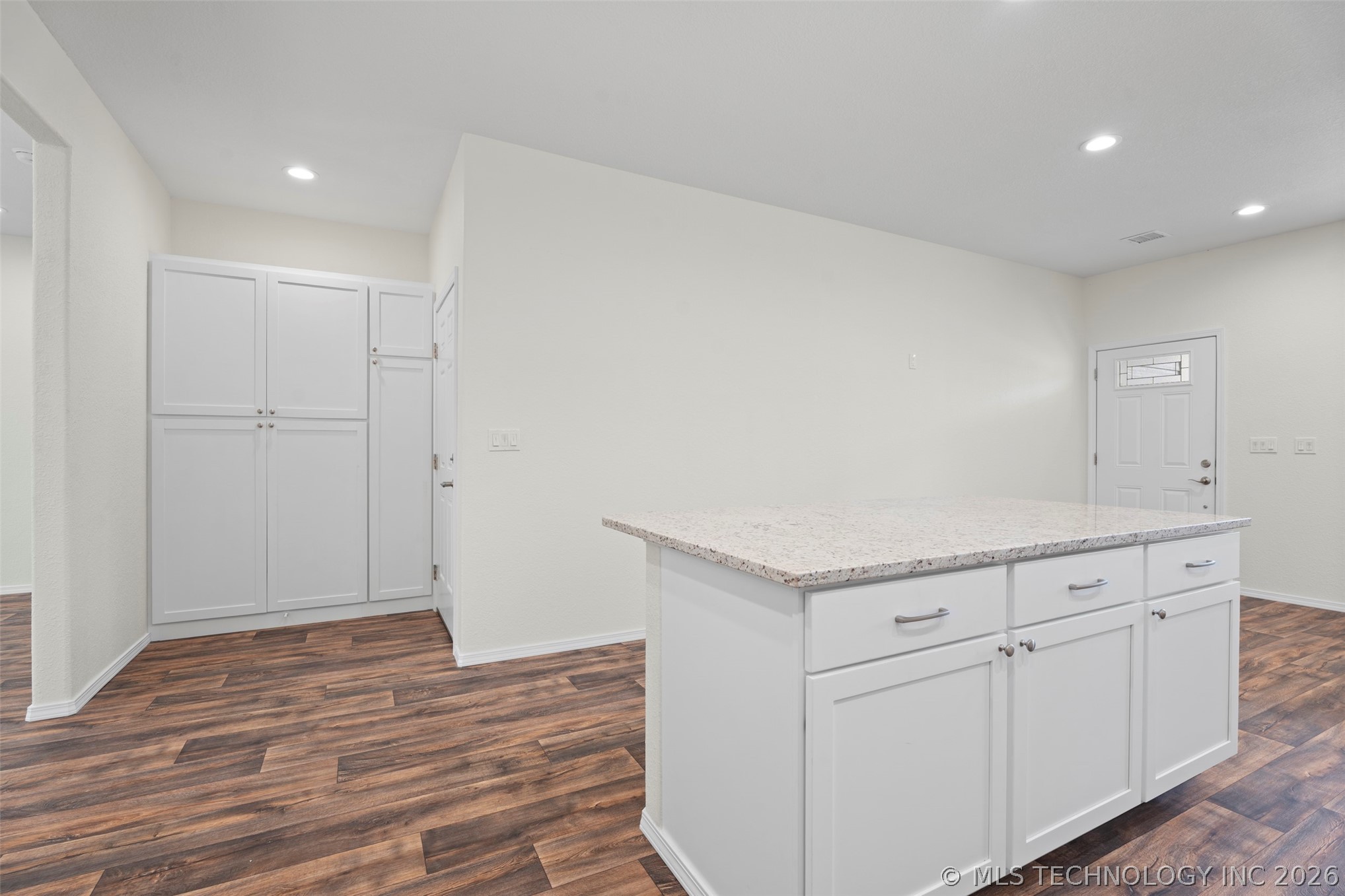 517 W Clyde Avenue Property Photo 10