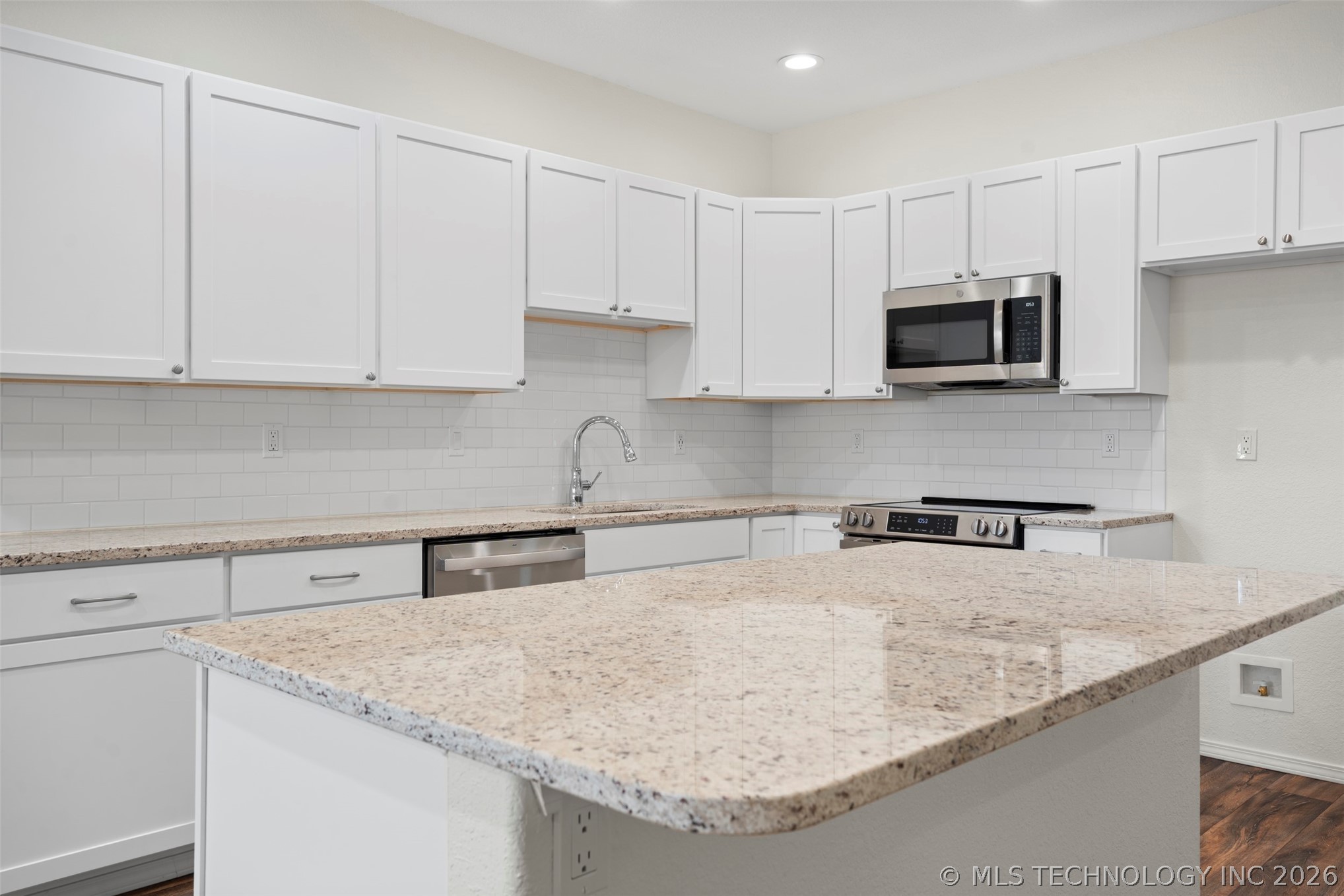 517 W Clyde Avenue Property Photo 11