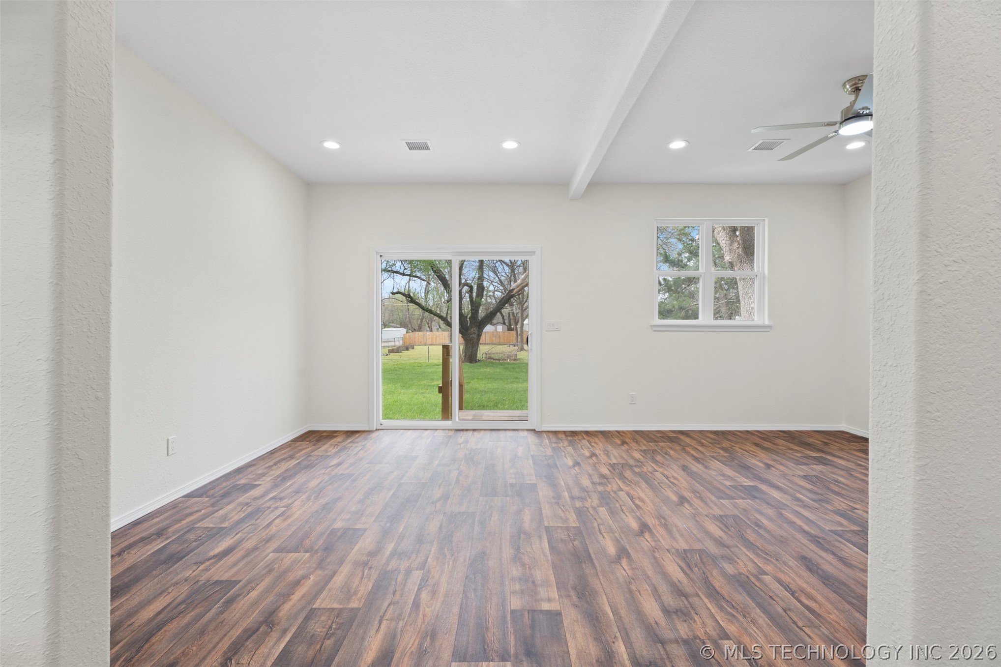 517 W Clyde Avenue Property Photo 12