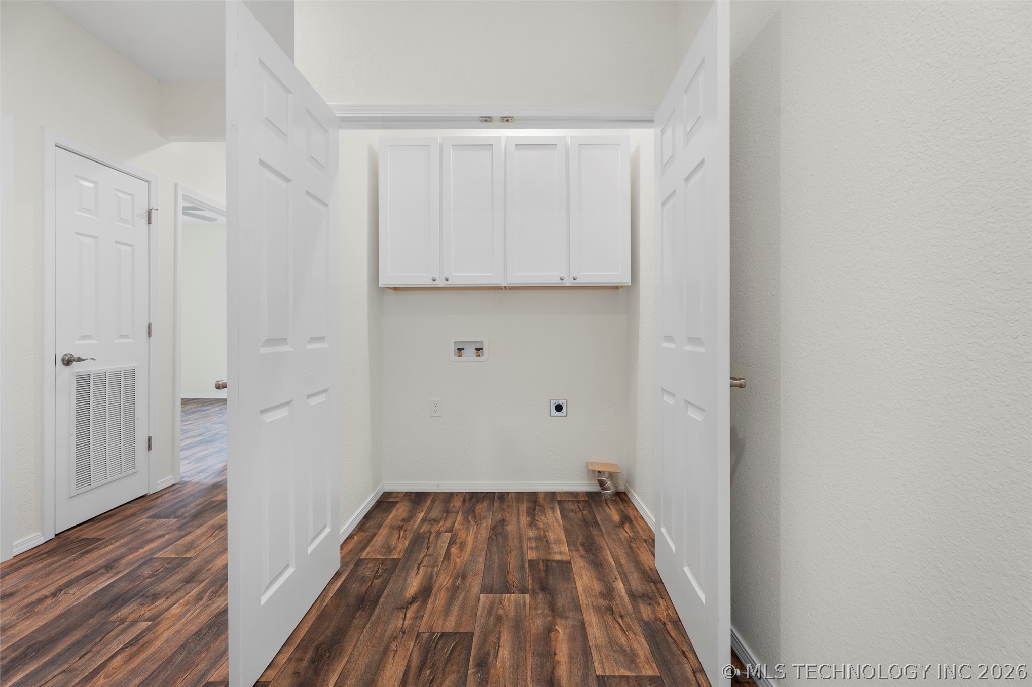 517 W Clyde Avenue Property Photo 16