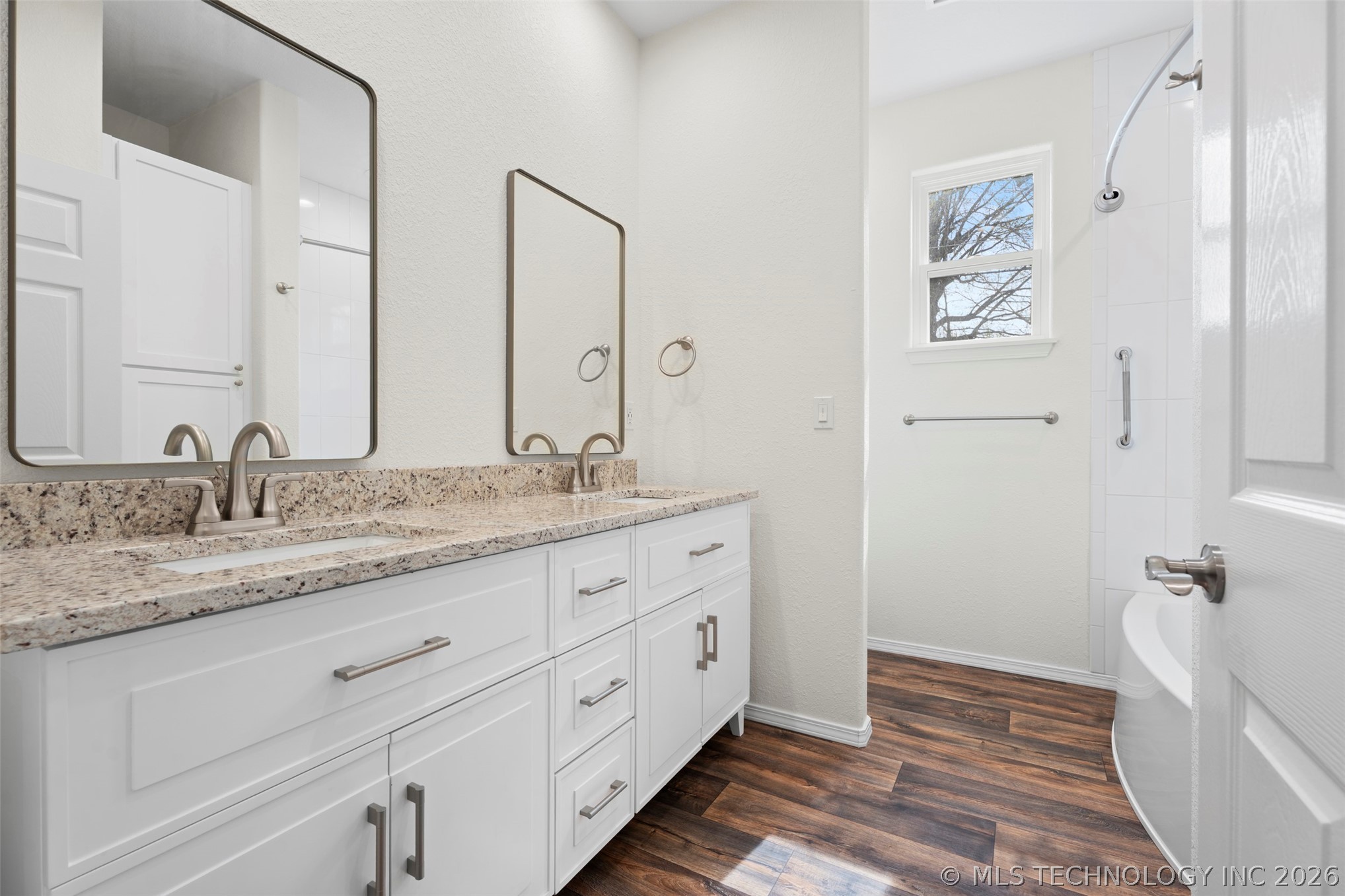 517 W Clyde Avenue Property Photo 17