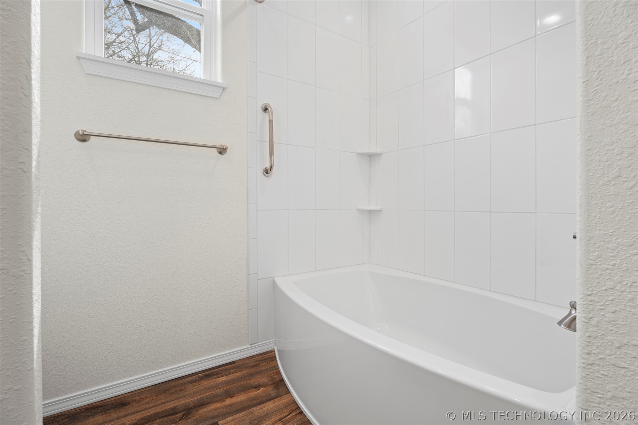 517 W Clyde Avenue Property Photo 18