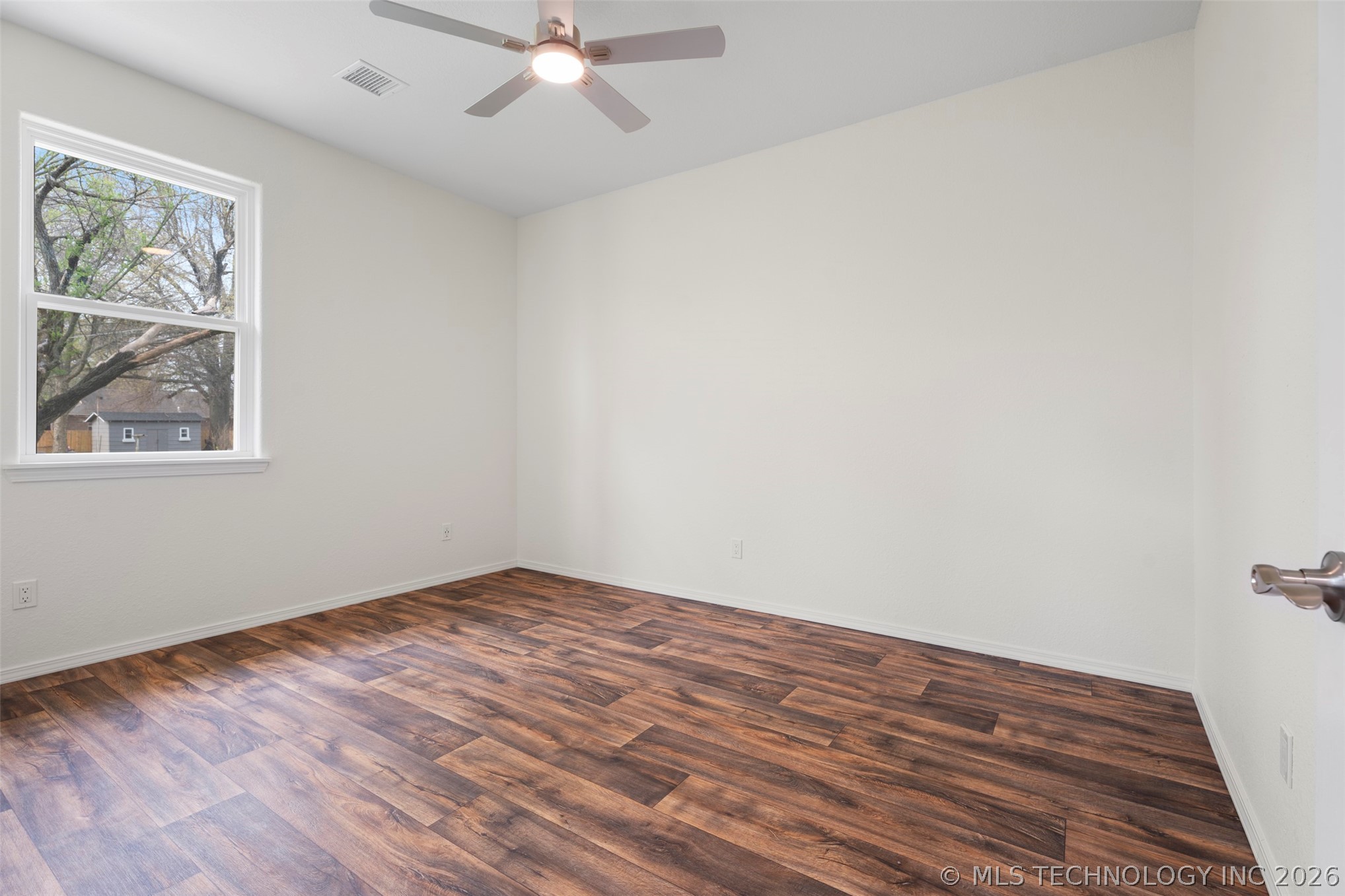 517 W Clyde Avenue Property Photo 22