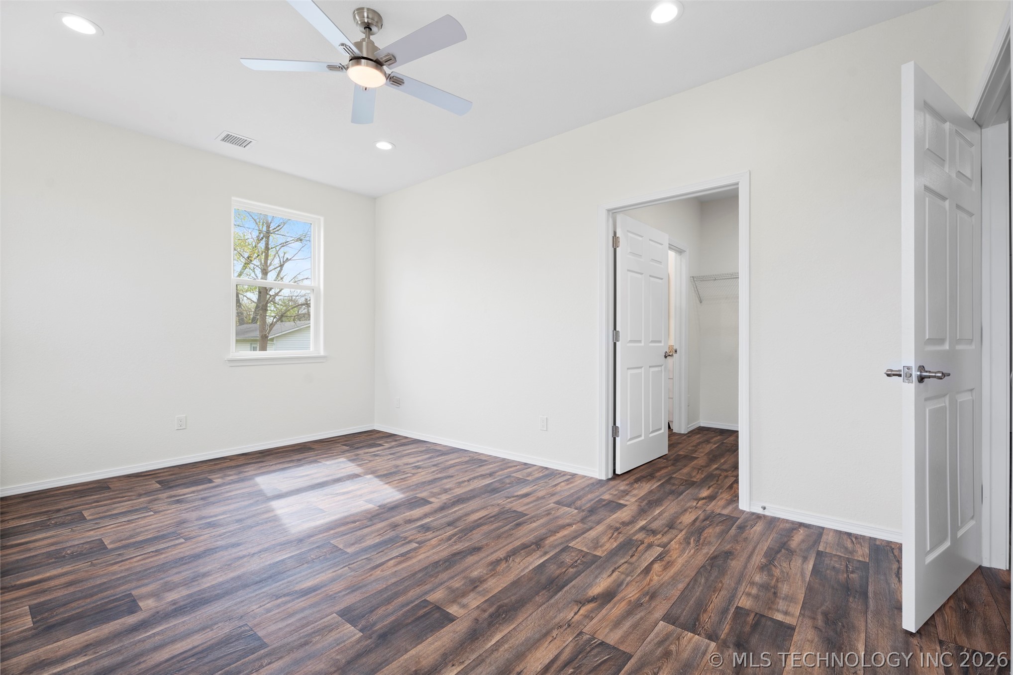 517 W Clyde Avenue Property Photo 25
