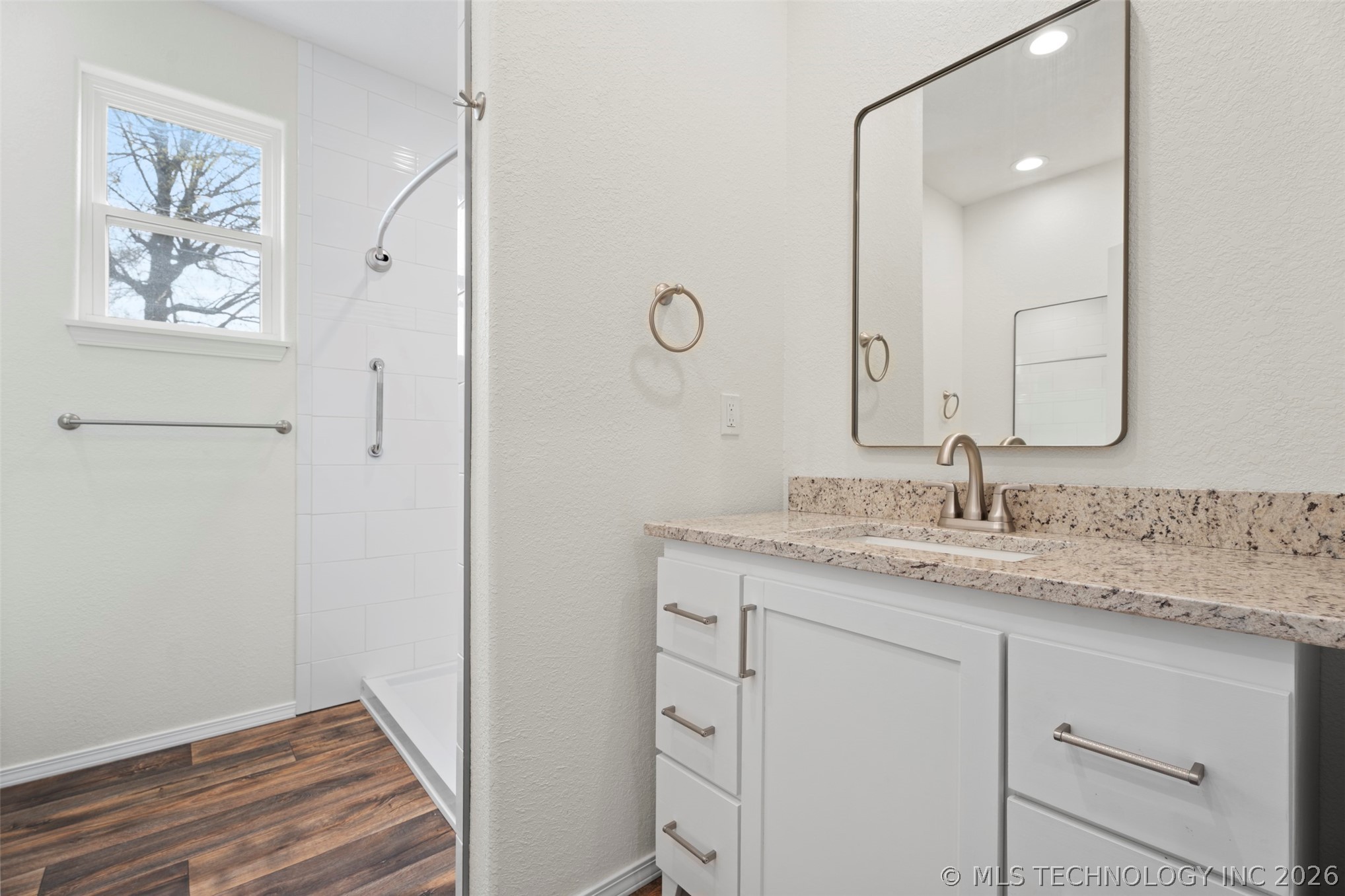 517 W Clyde Avenue Property Photo 28