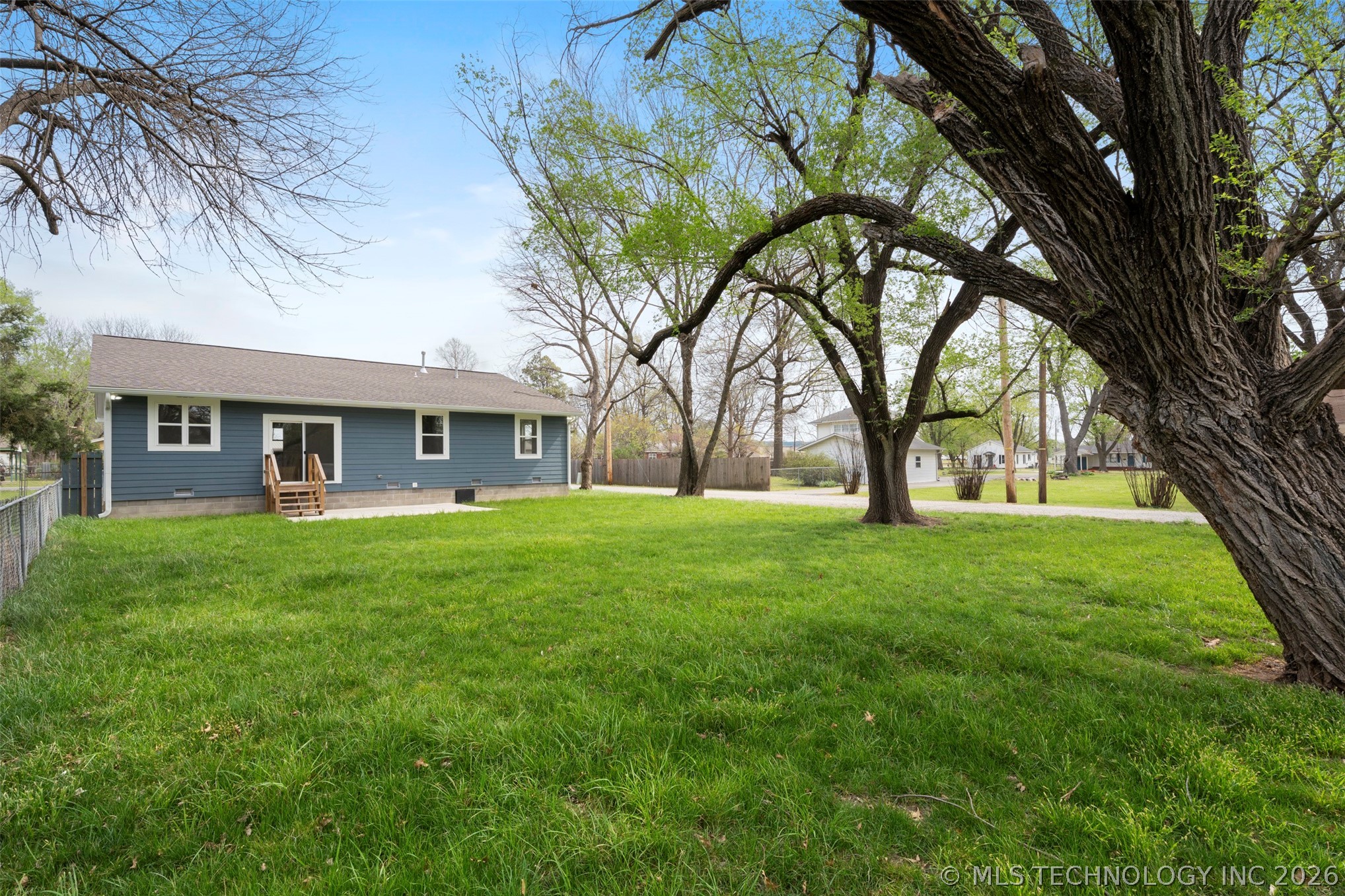 517 W Clyde Avenue Property Photo 33