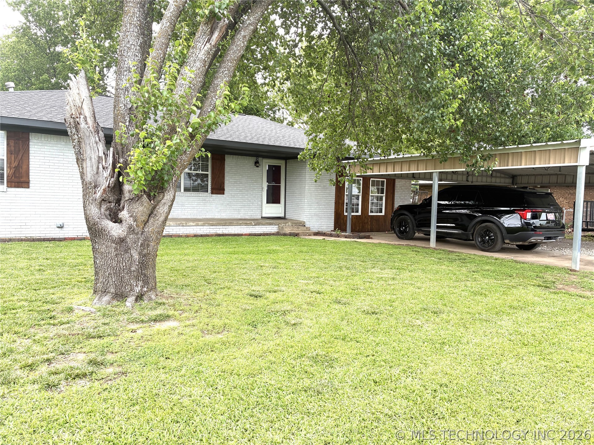 803 N Marshall Street Property Photo 3