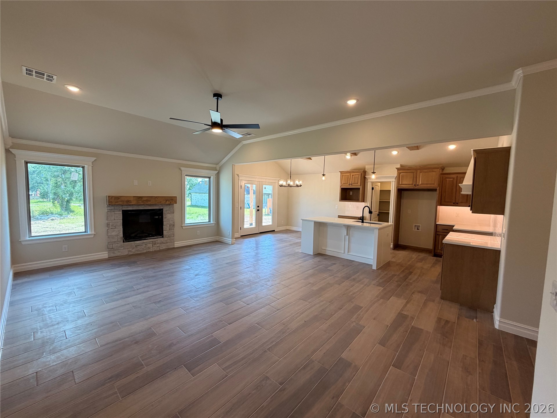 5827 Coldspring Lane Property Photo 7