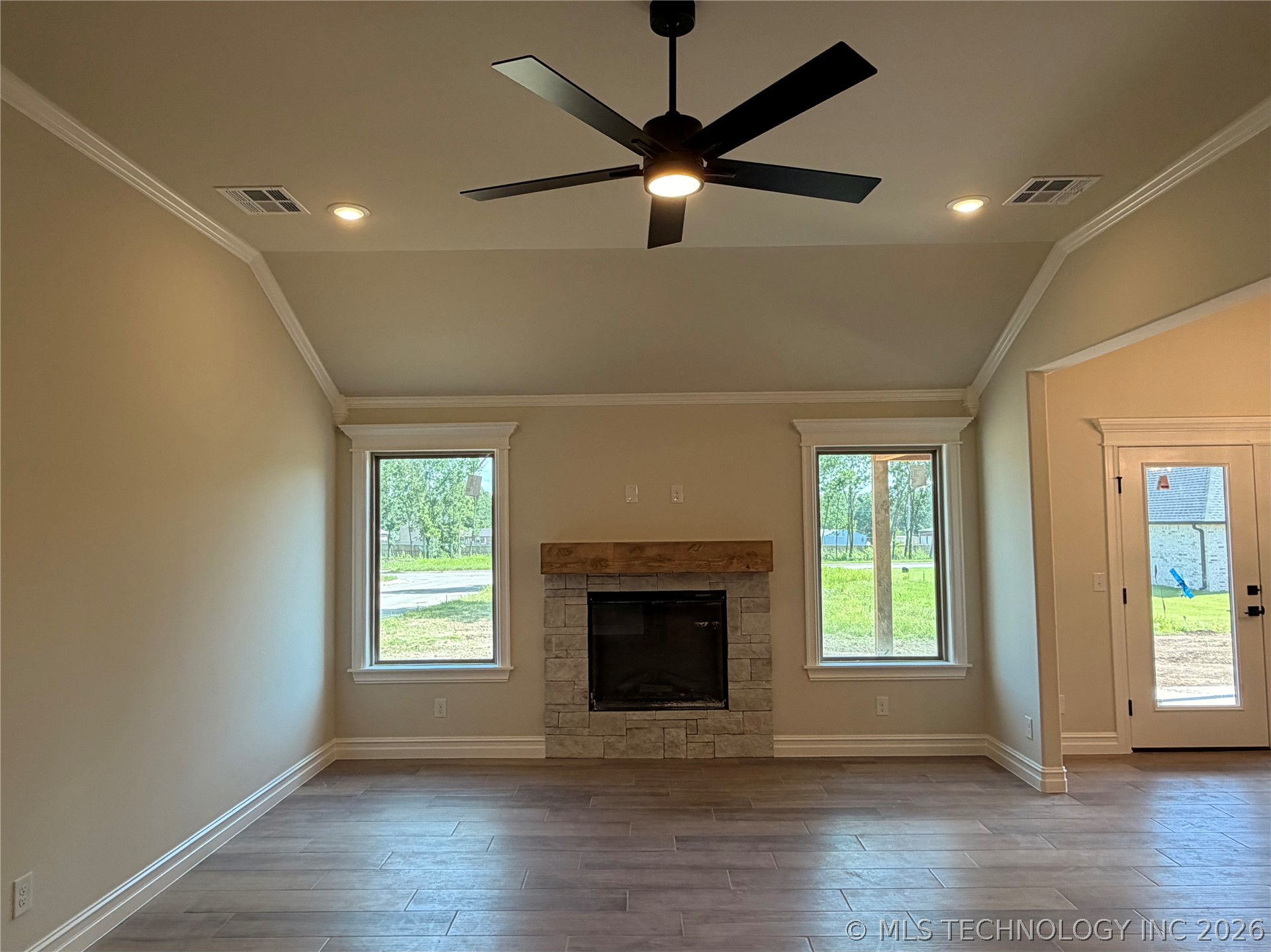 5827 Coldspring Lane Property Photo 9