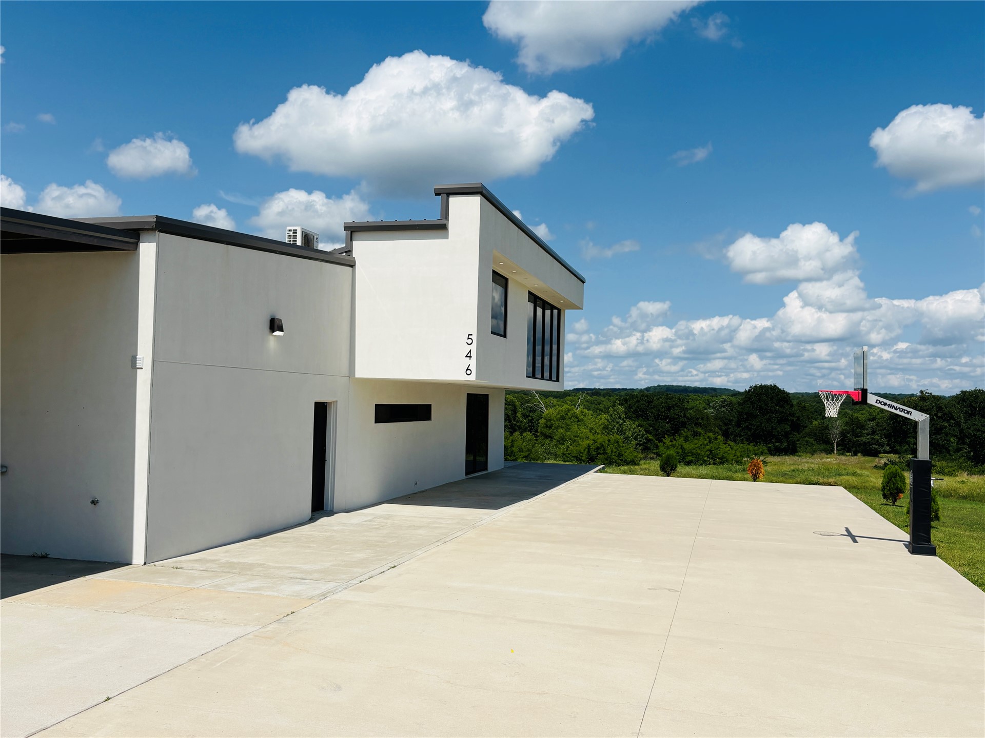 546 Mockingbird Property Photo 4