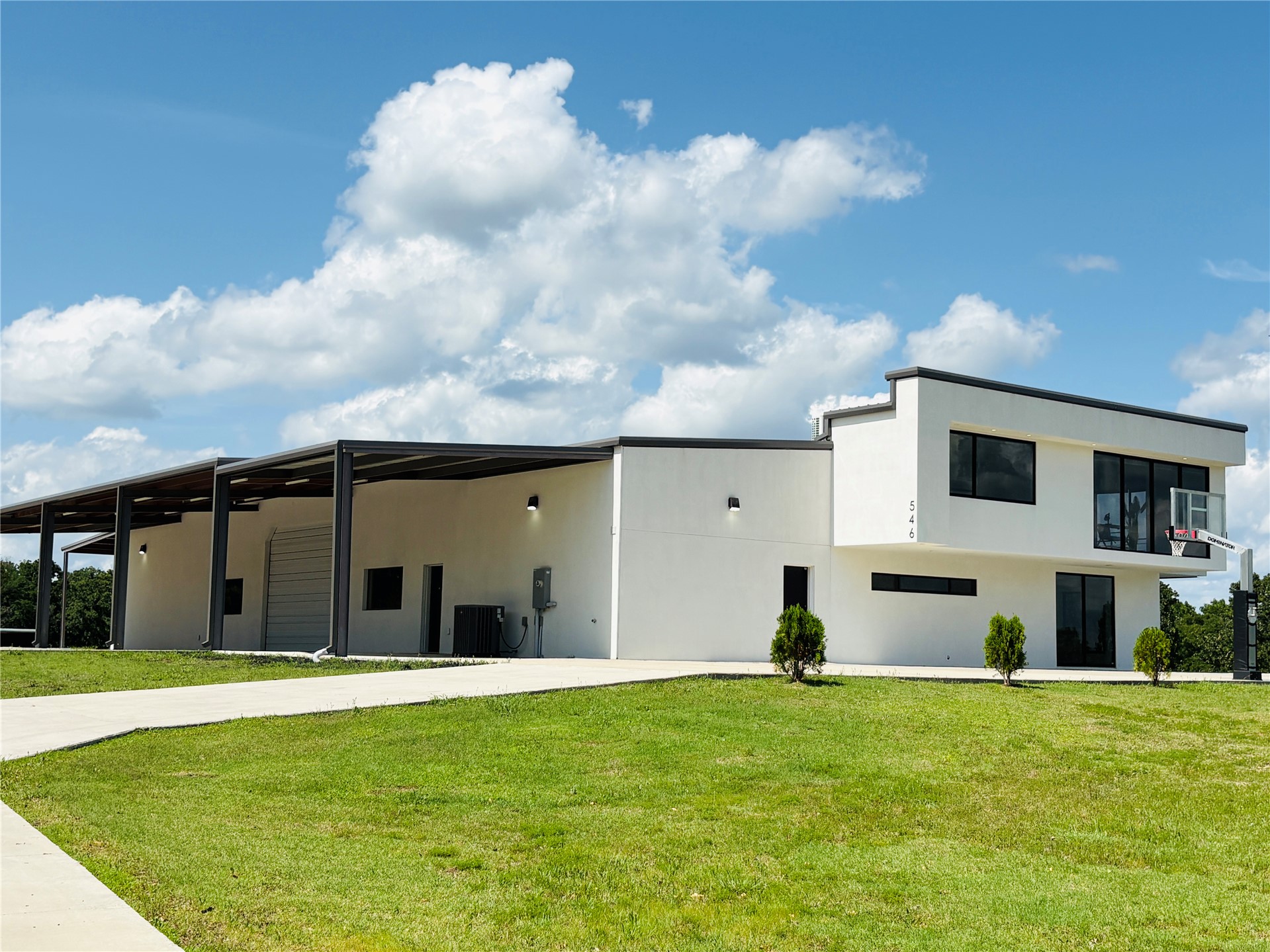 546 Mockingbird Property Photo 5