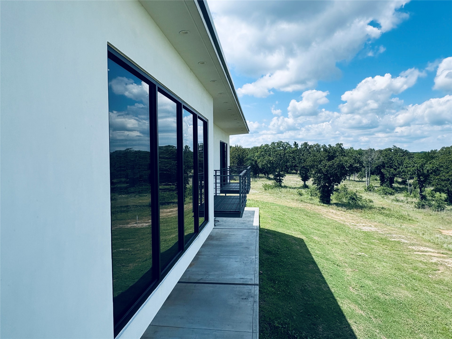 546 Mockingbird Property Photo 6
