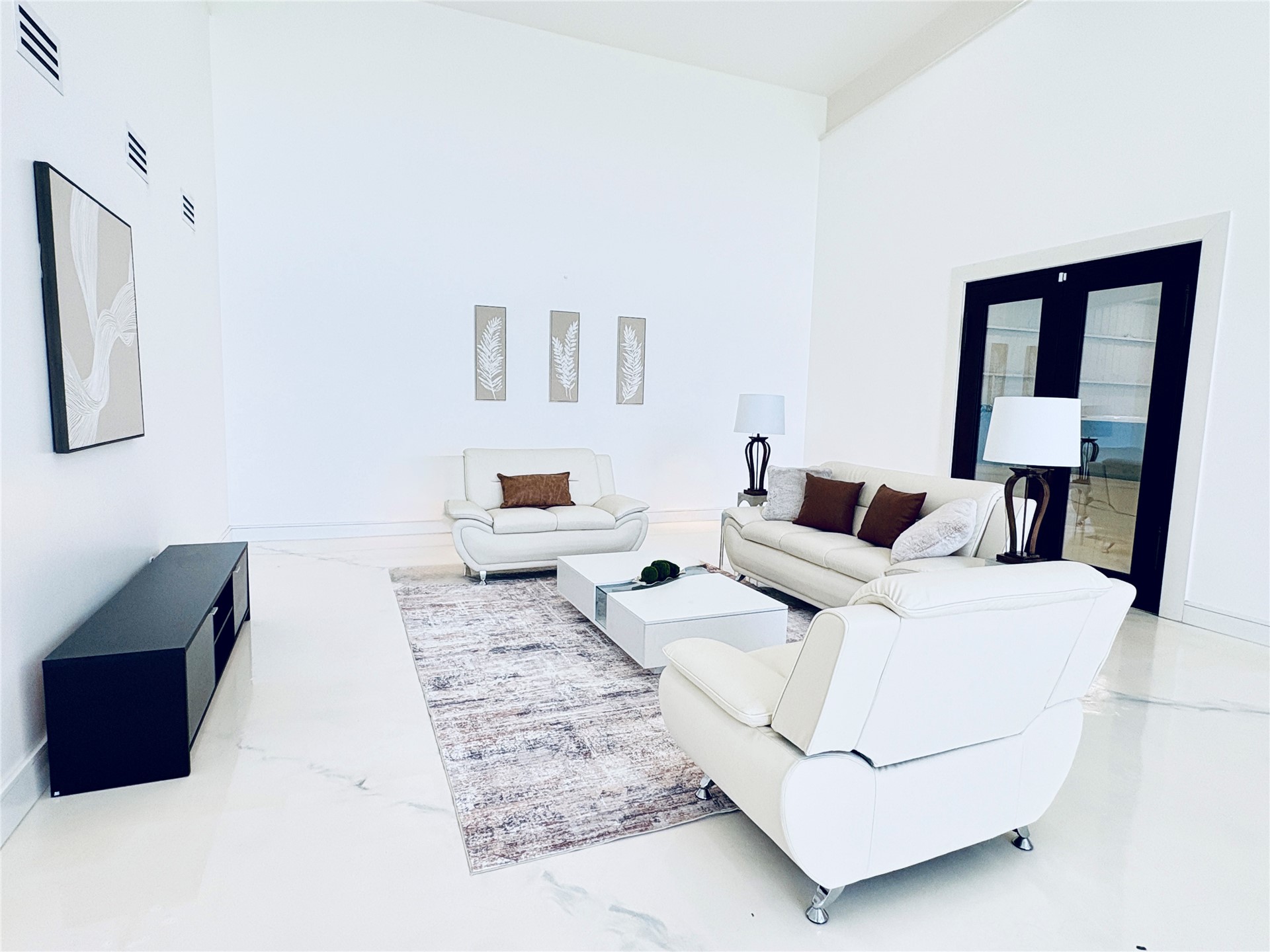 546 Mockingbird Property Photo 8