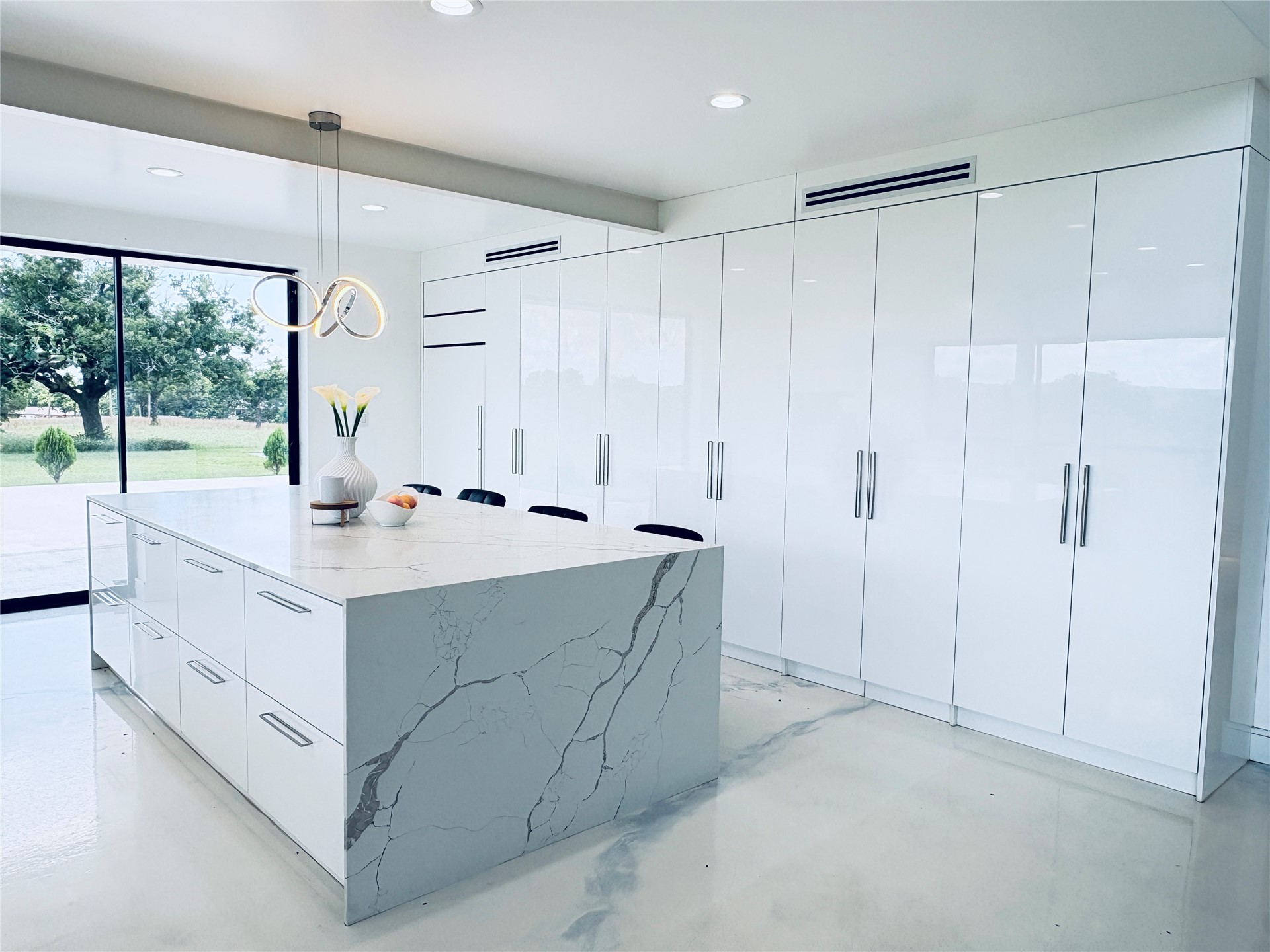 546 Mockingbird Property Photo 13