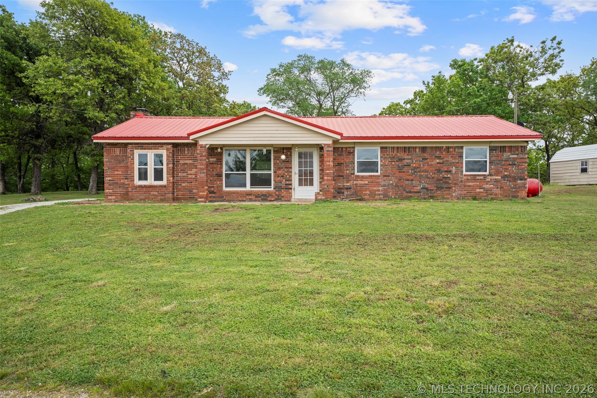 433083 E 290 Road Property Photo 2