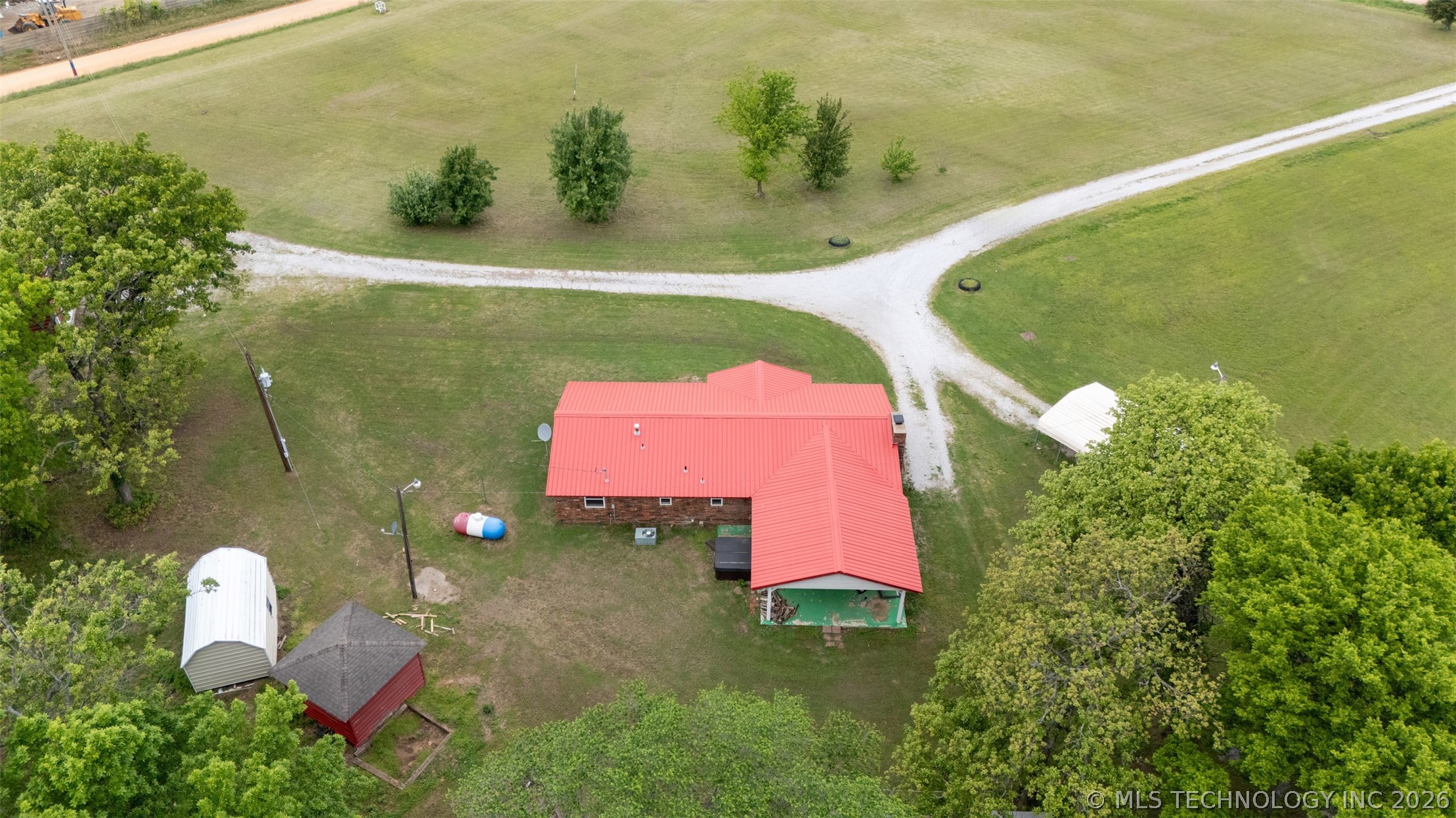 433083 E 290 Road Property Photo 5