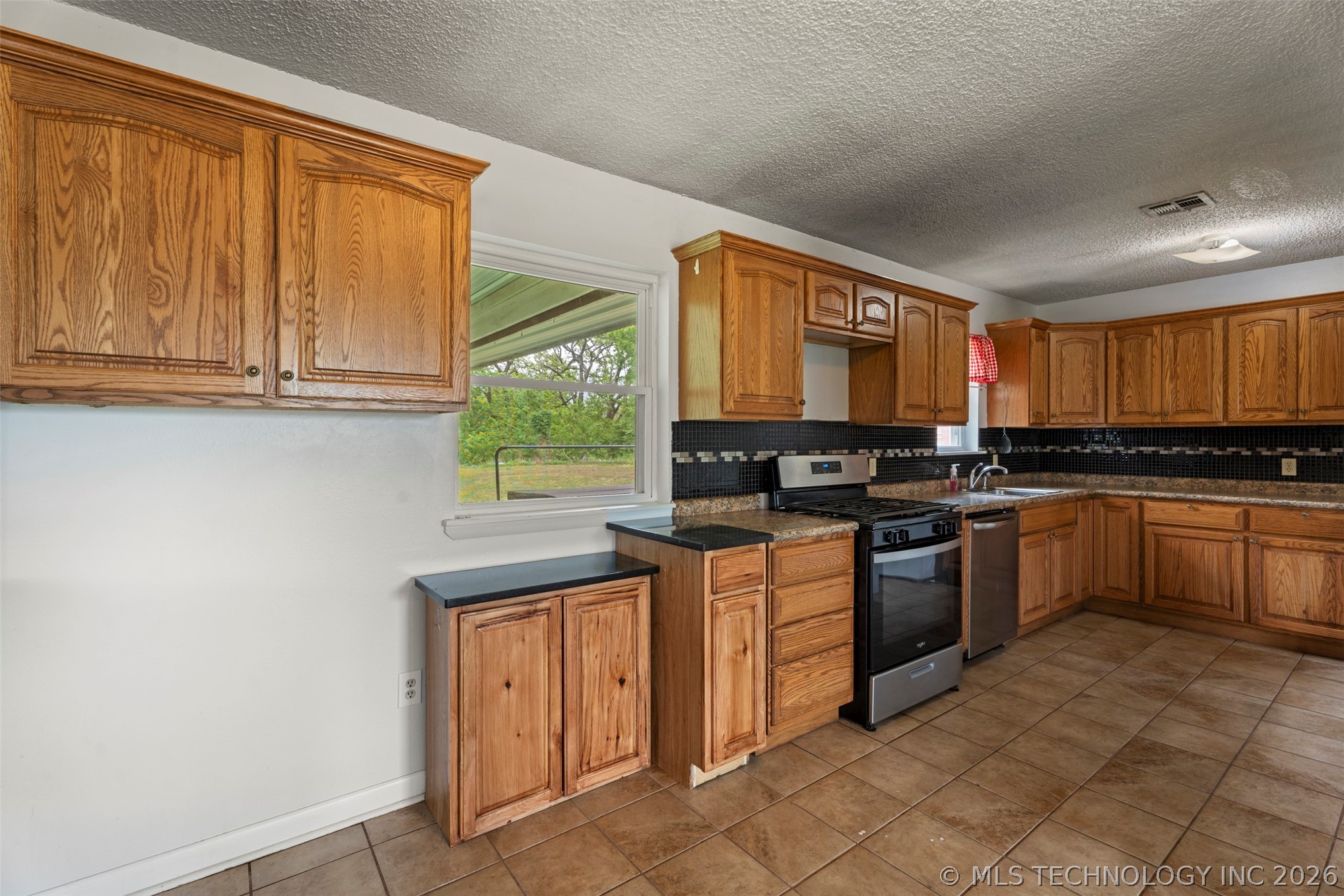 433083 E 290 Road Property Photo 8