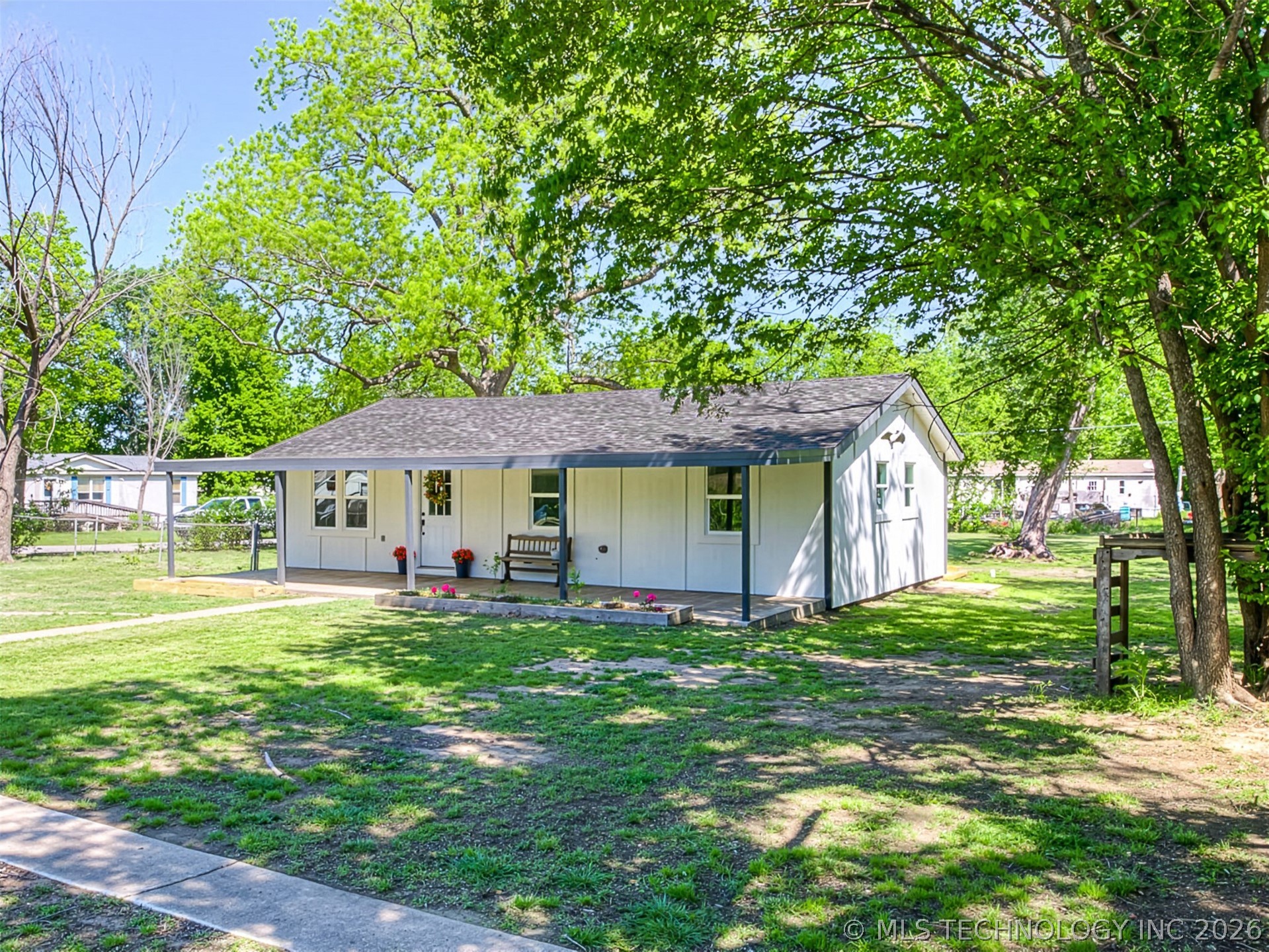 1312 Nw Lupa Street Property Photo 1