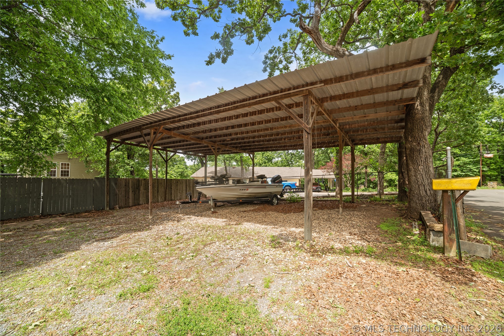 3192 W Hickory Hills Drive Property Photo 2