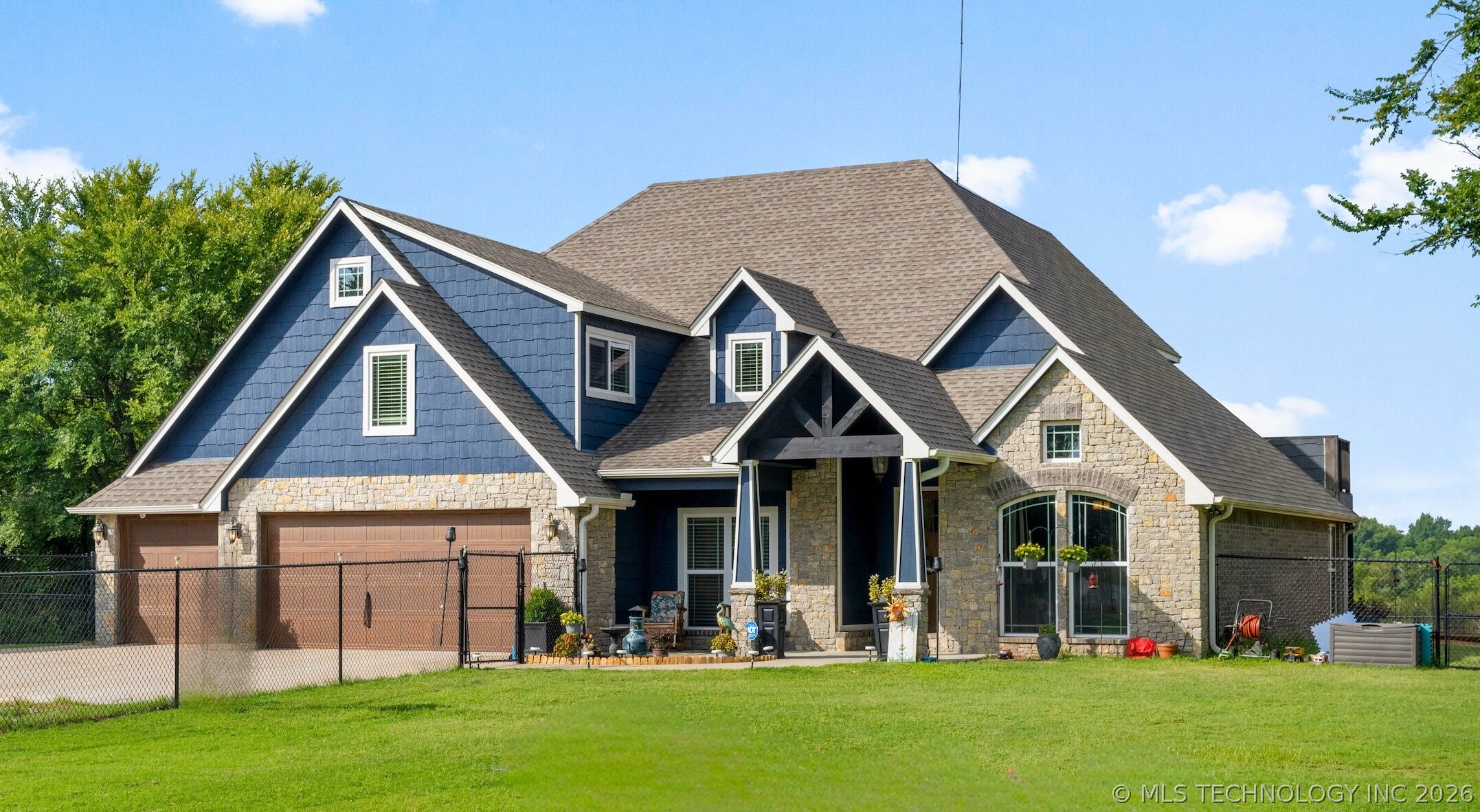4295 Happy Camp Road Property Photo 1