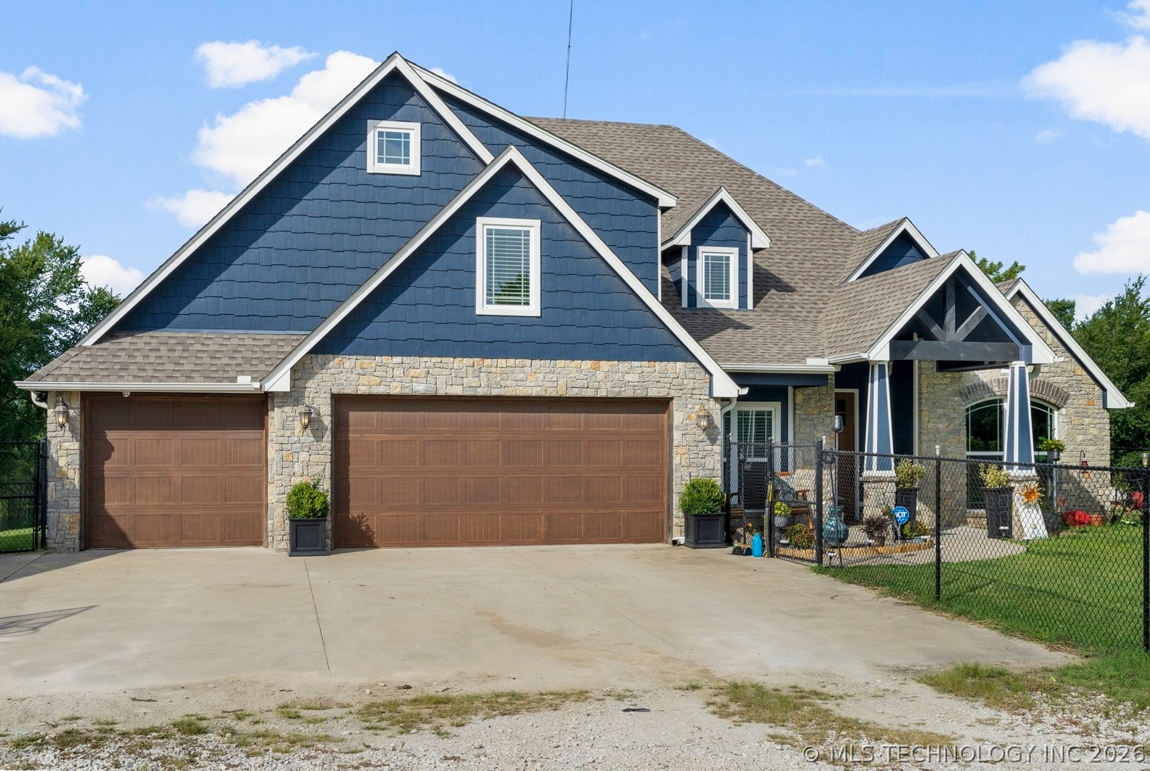 4295 Happy Camp Road Property Photo 2