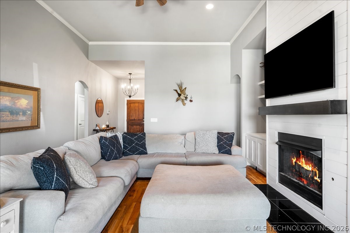 14302 S Florence Avenue Property Photo 8