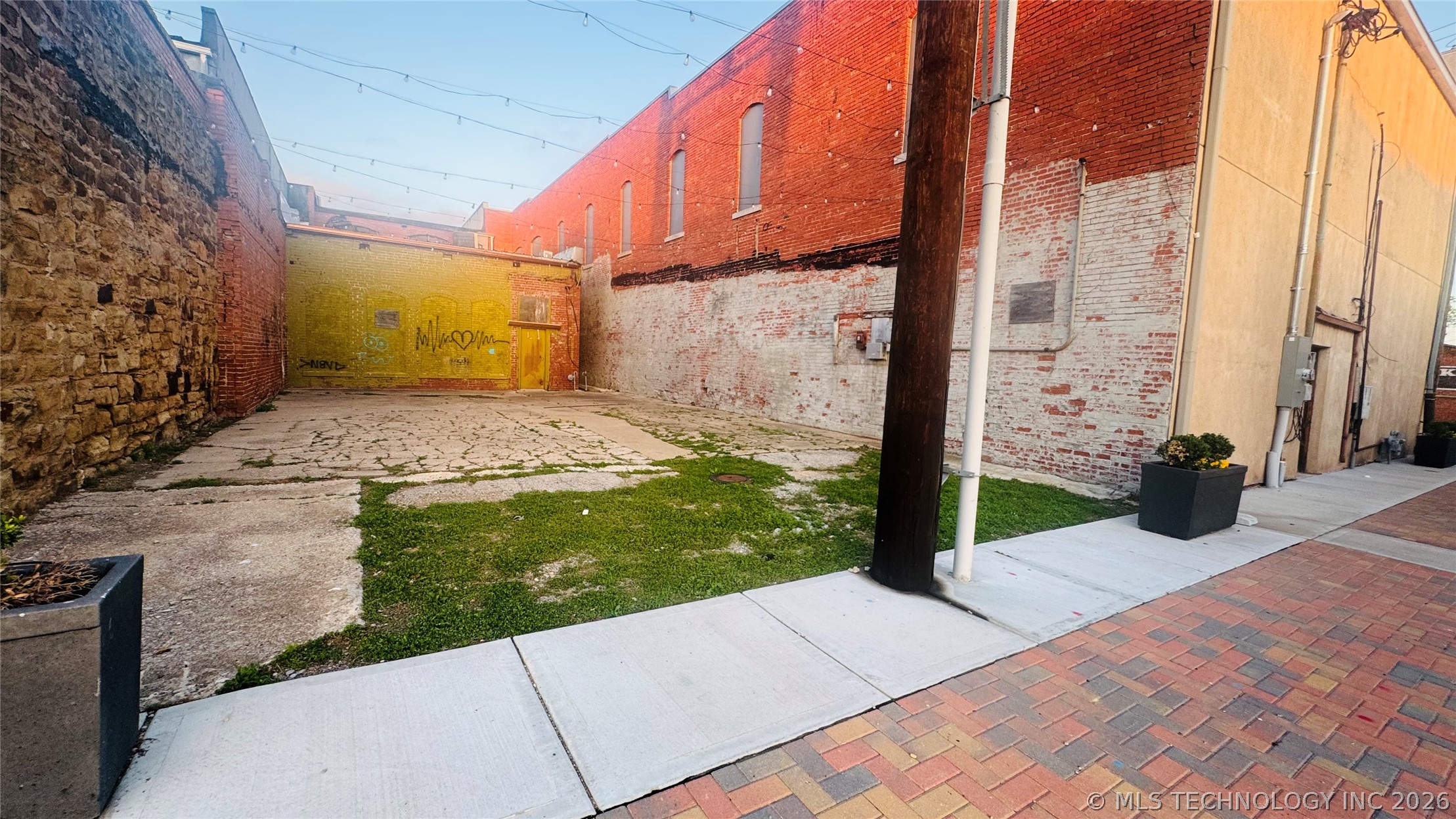 22 S Park Street Property Photo 8