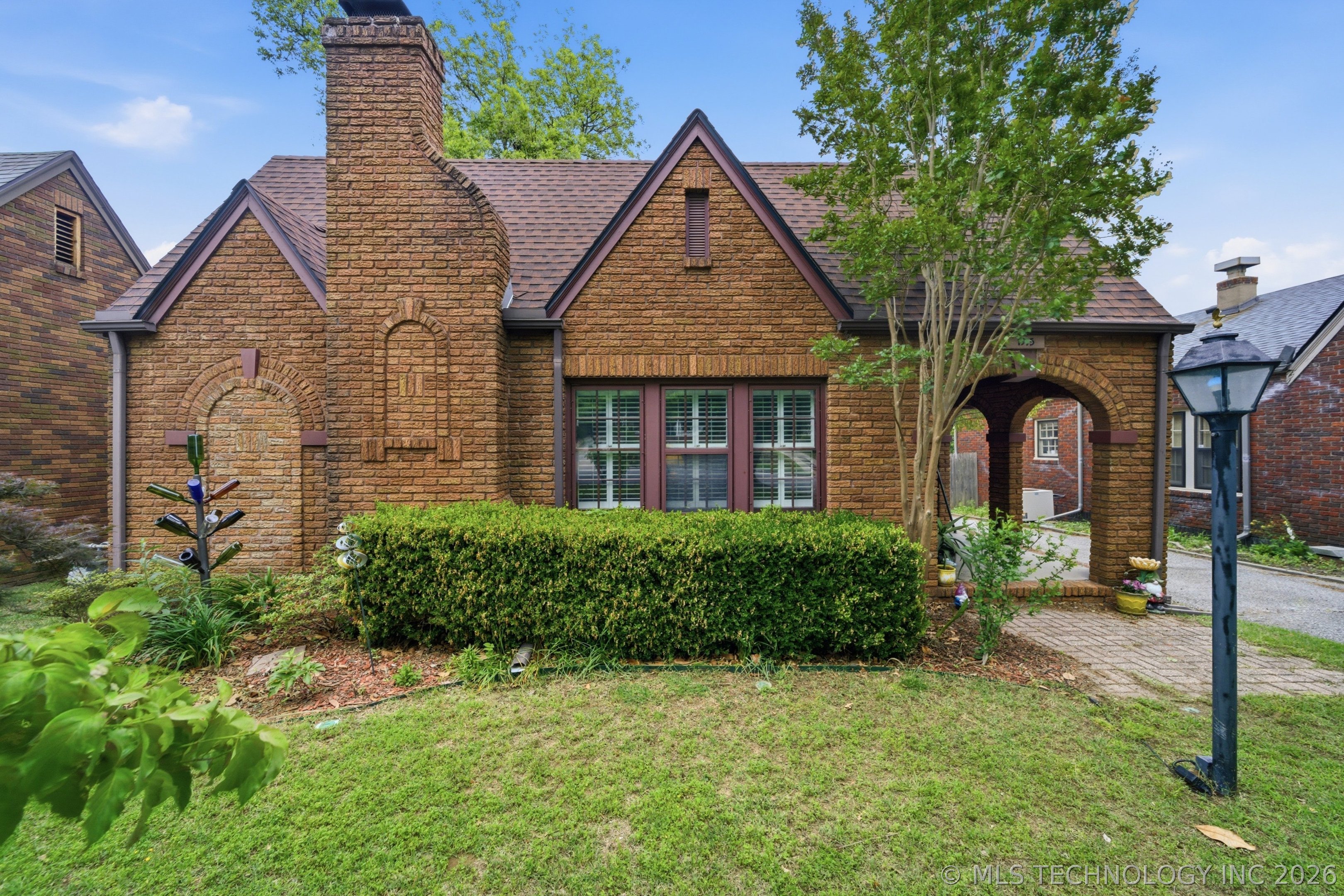 1915 S Yorktown Avenue Property Photo 1