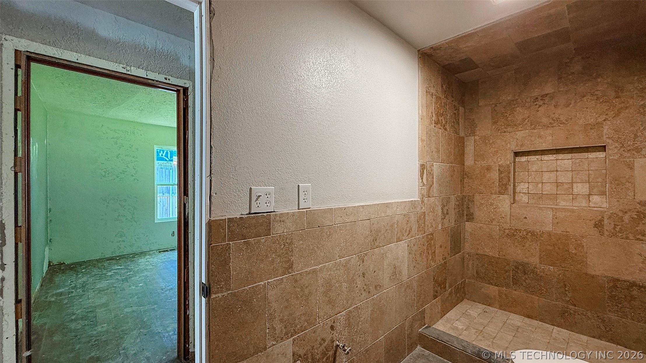 105 Park Row Property Photo 27