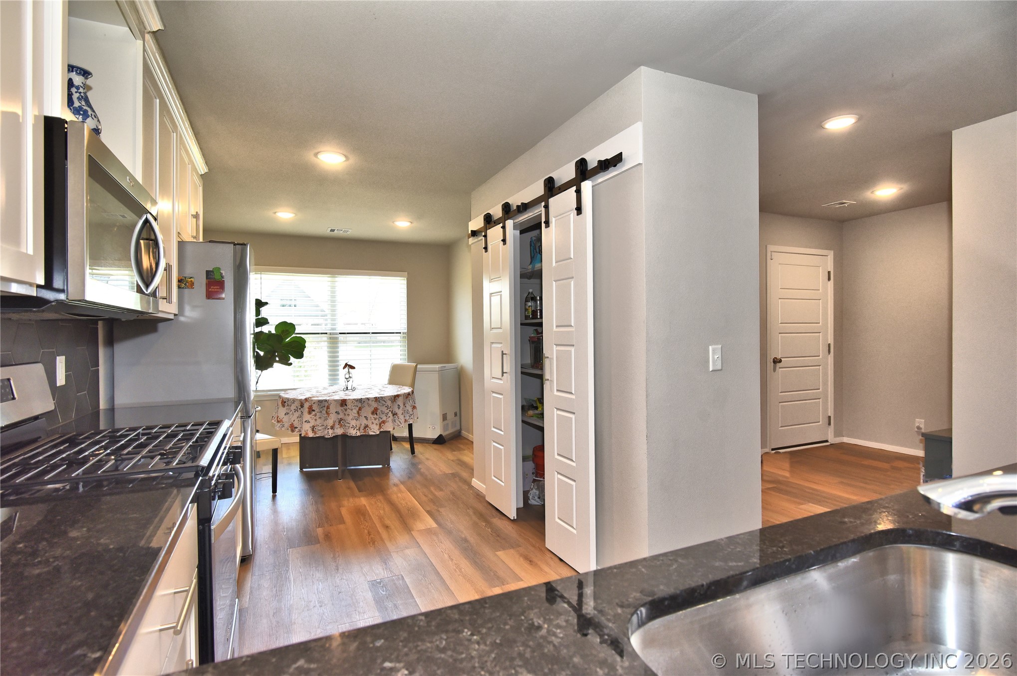 13916 S Quincy Street Property Photo 6
