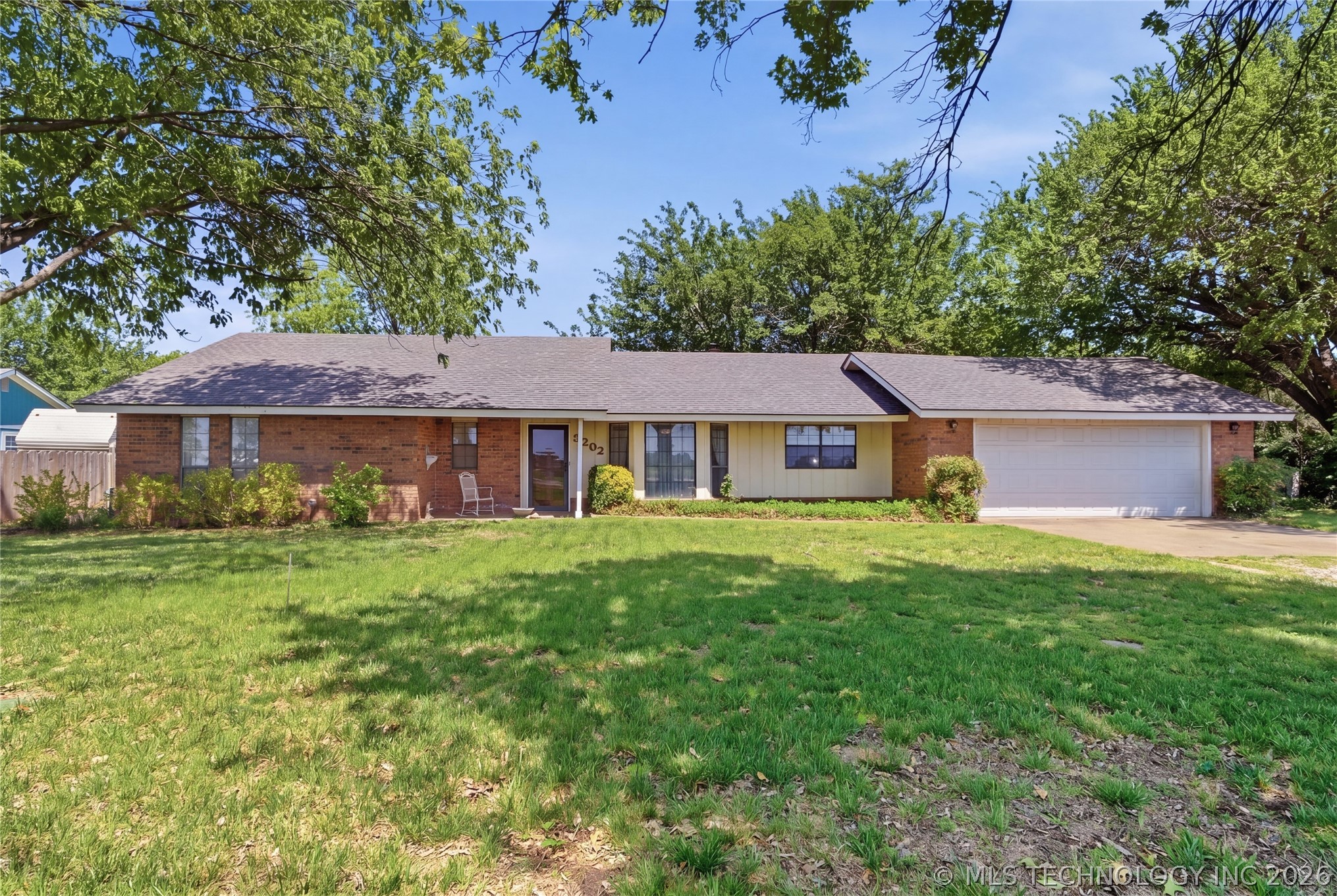 5202 W Rupe Avenue Property Photo 1