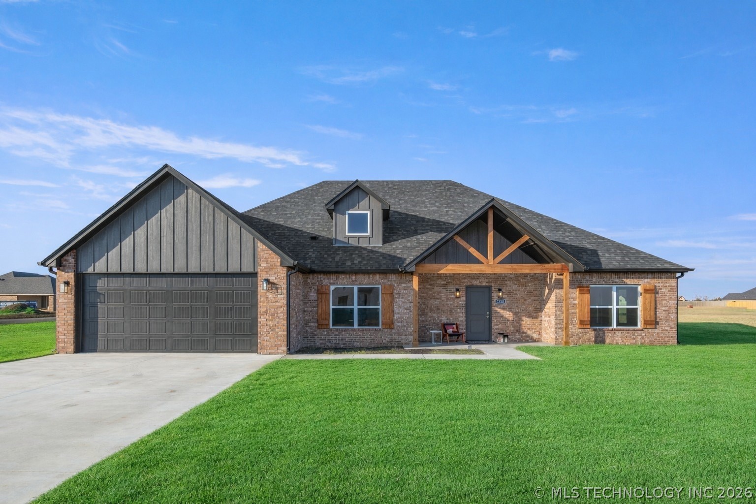 2126 W Forest Ridge Property Photo 1