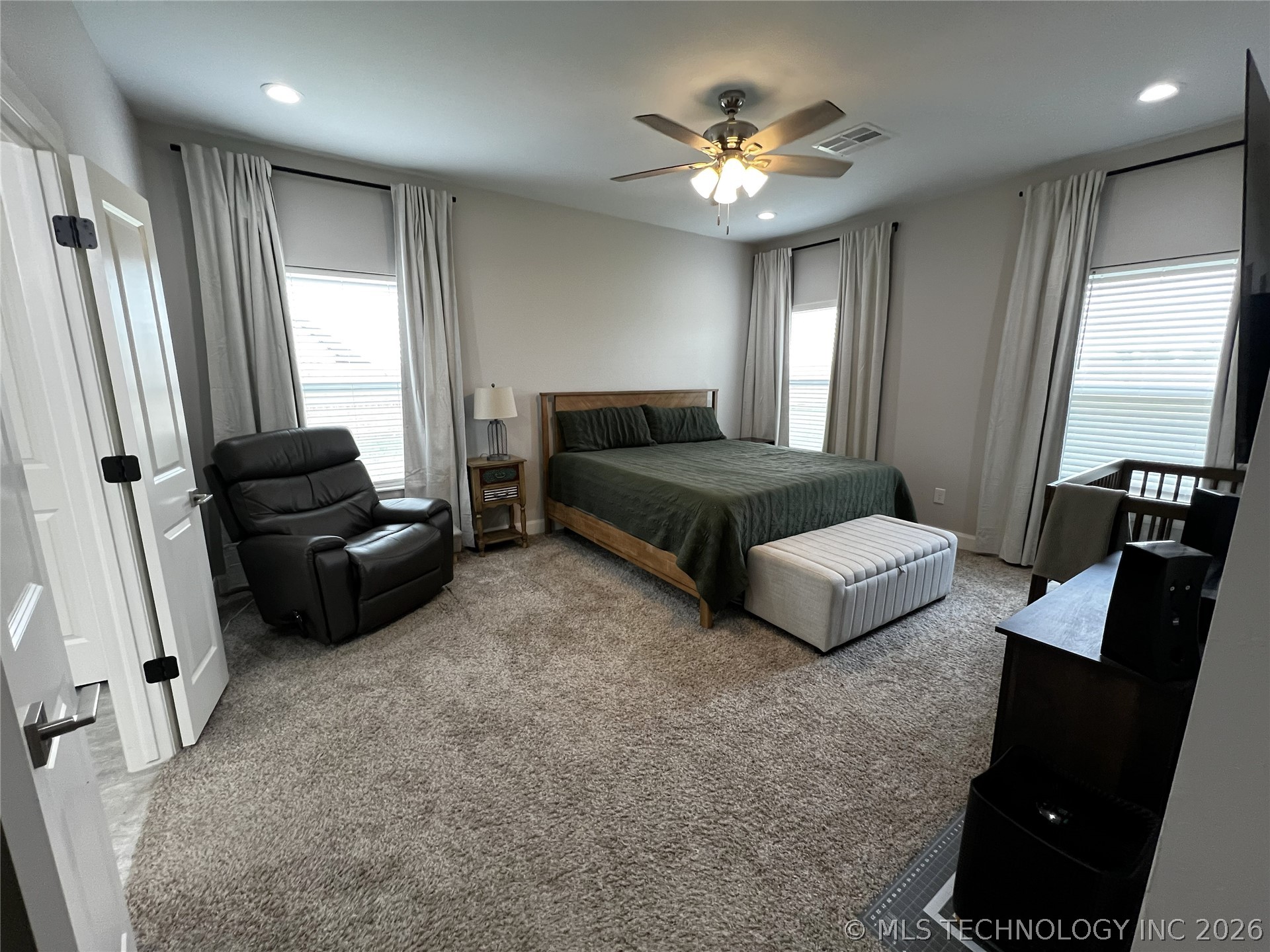 2126 W Forest Ridge Property Photo 8