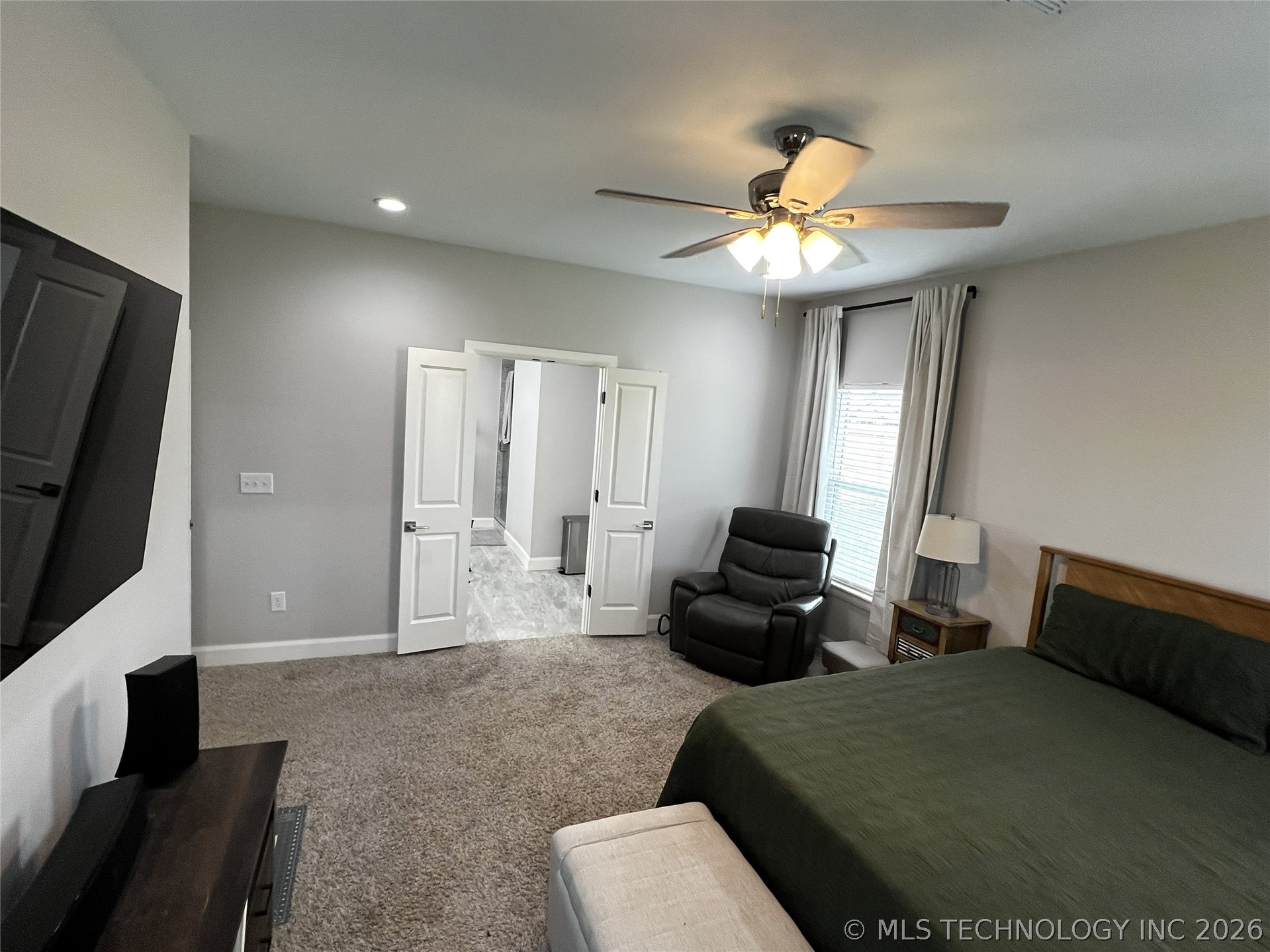 2126 W Forest Ridge Property Photo 9