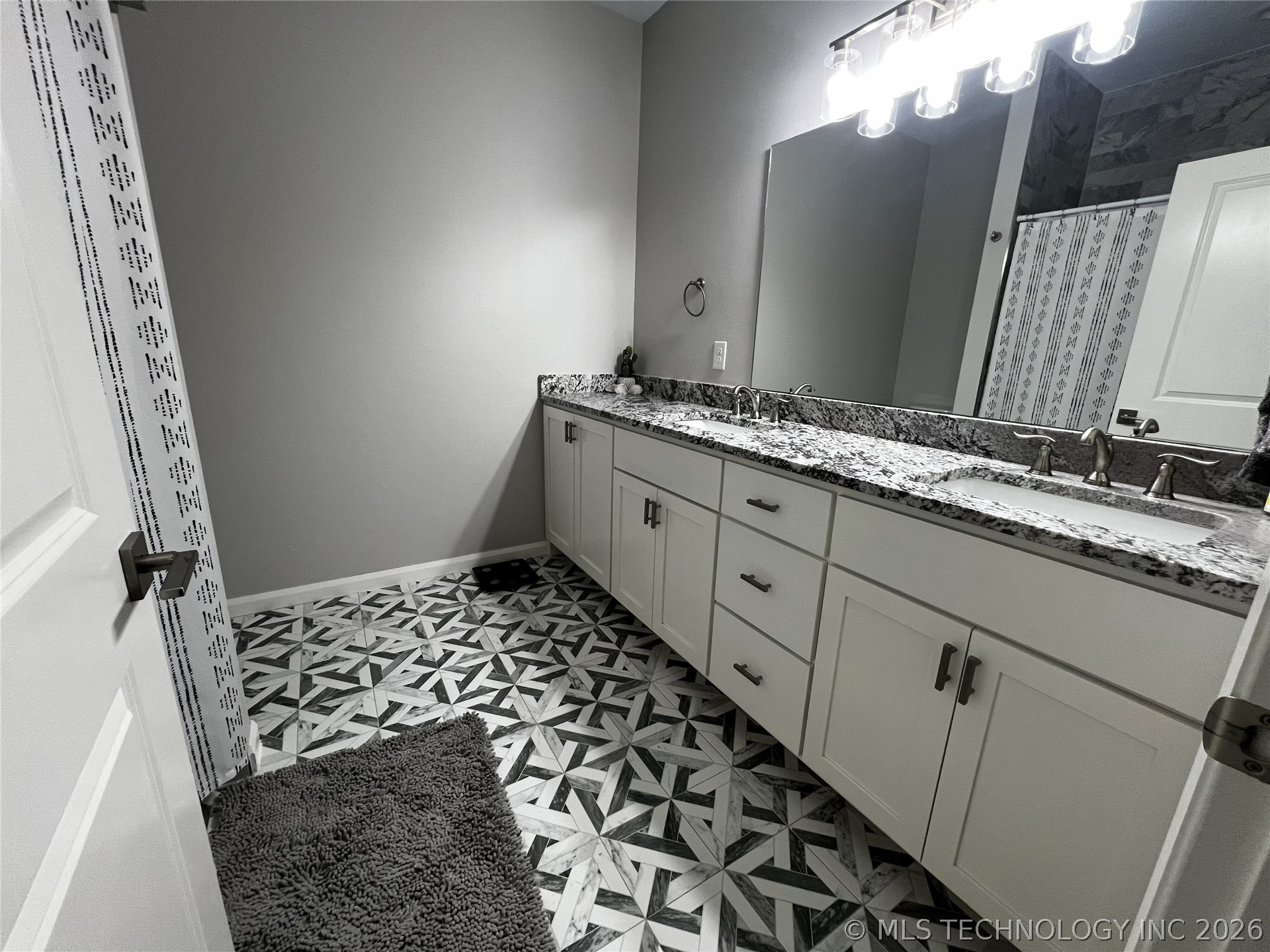 2126 W Forest Ridge Property Photo 19