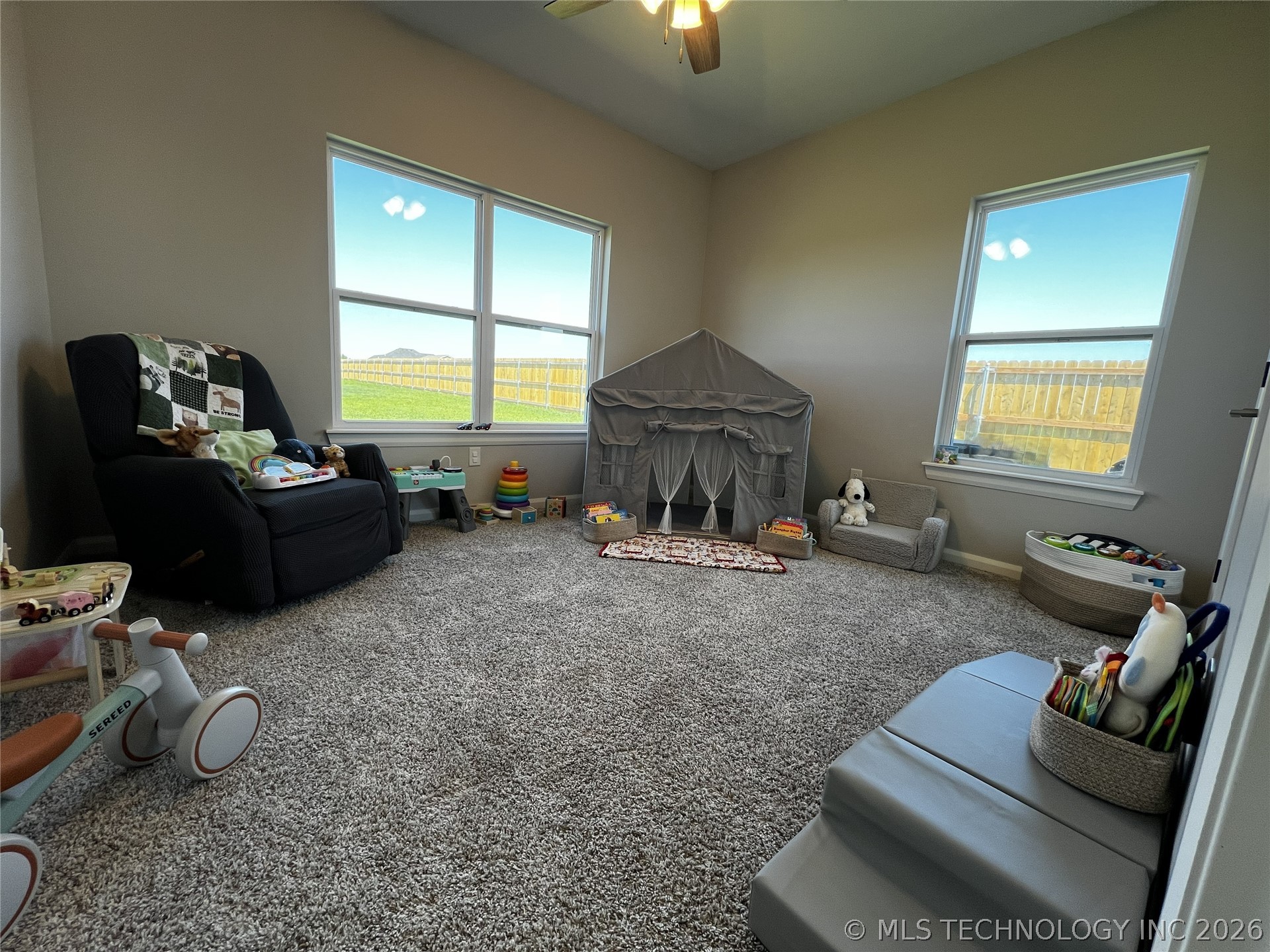 2126 W Forest Ridge Property Photo 22