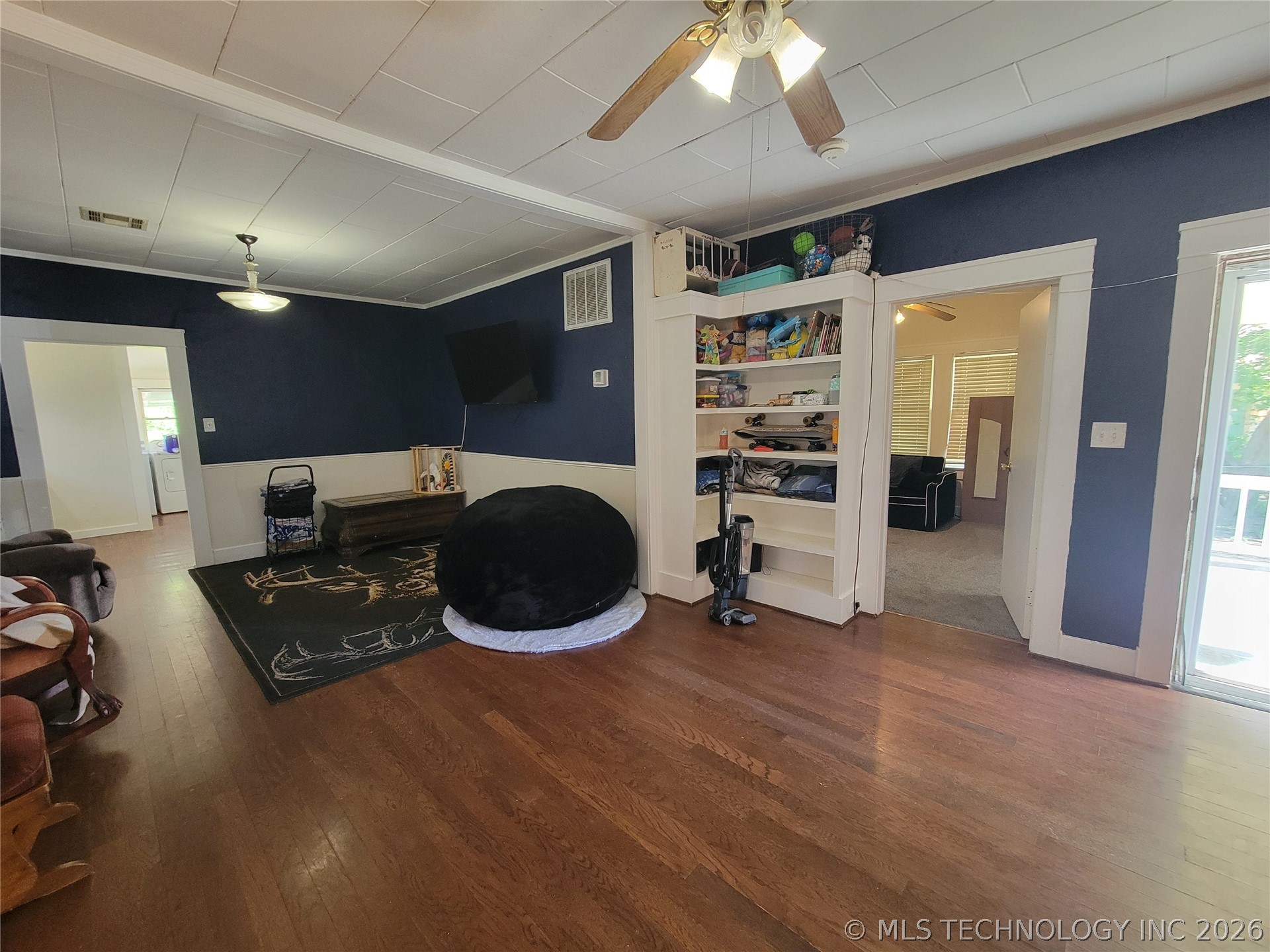 1024 S Belmont Property Photo 9